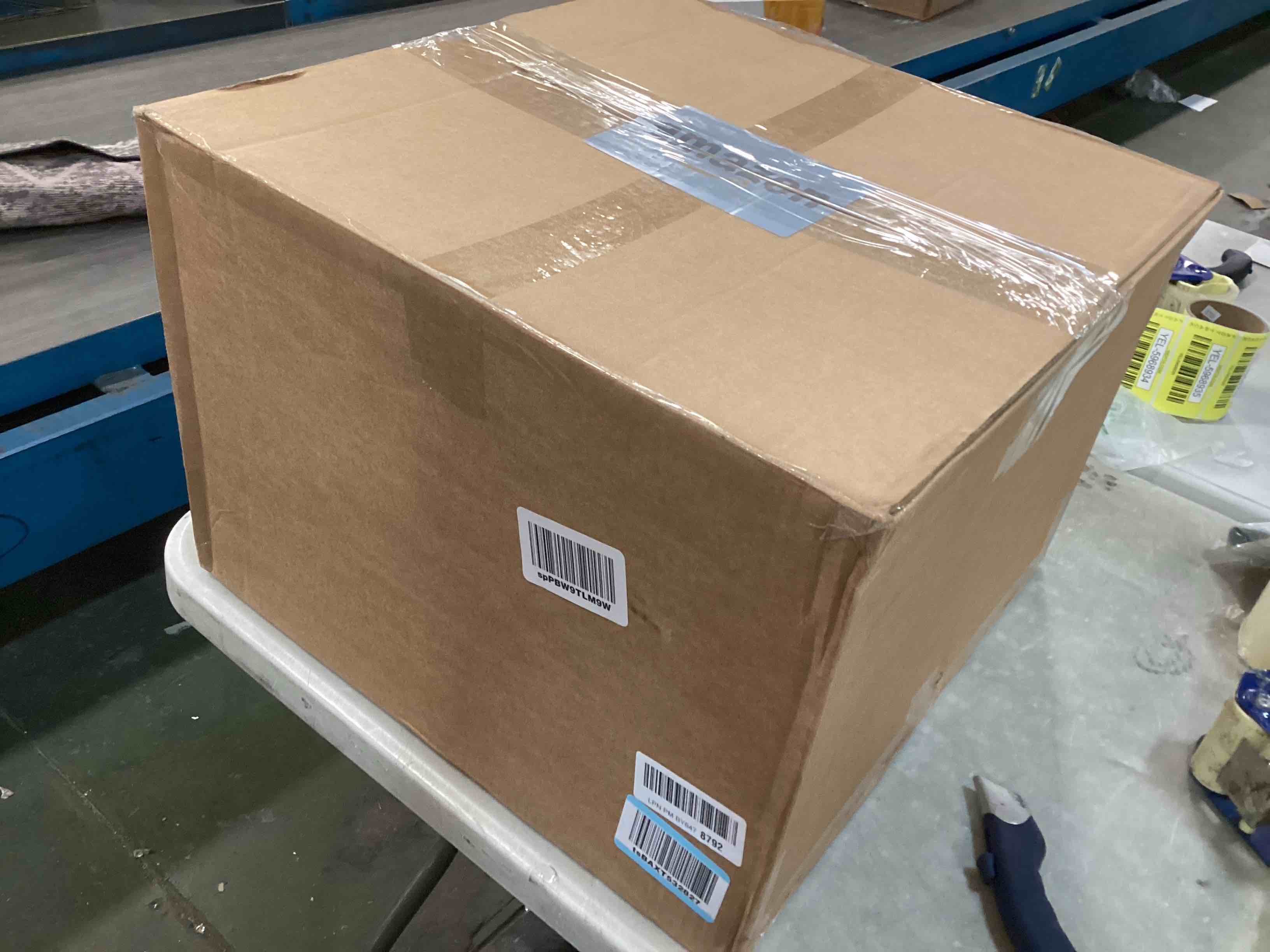 https://s3.amazonaws.com/lotting-images-prod/bidfta/YEL5721479_1710344721118.jpeg