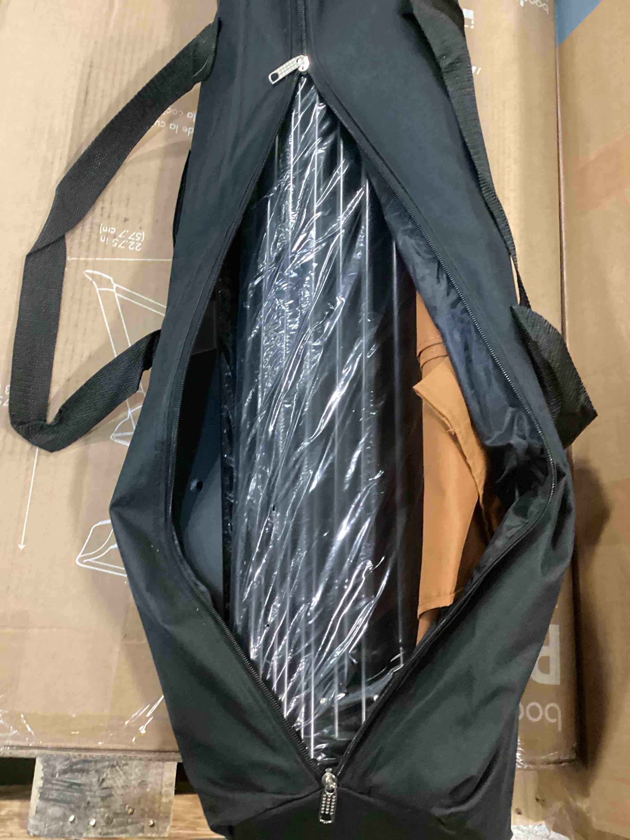 https://s3.amazonaws.com/lotting-images-prod/bidfta/YEL5721900_1710505812951.jpeg