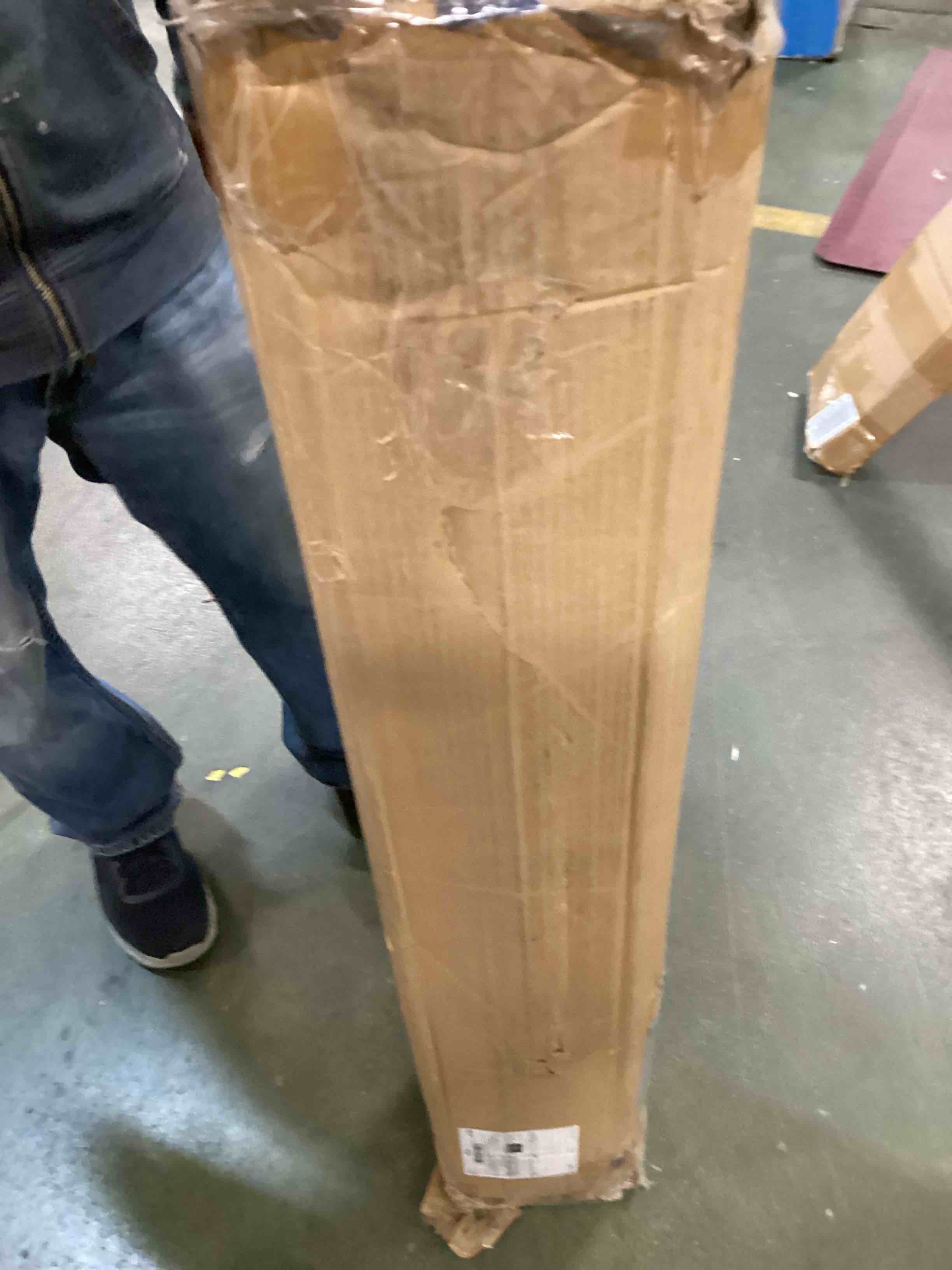 https://s3.amazonaws.com/lotting-images-prod/bidfta/YEL5721900_1710505841793.jpeg