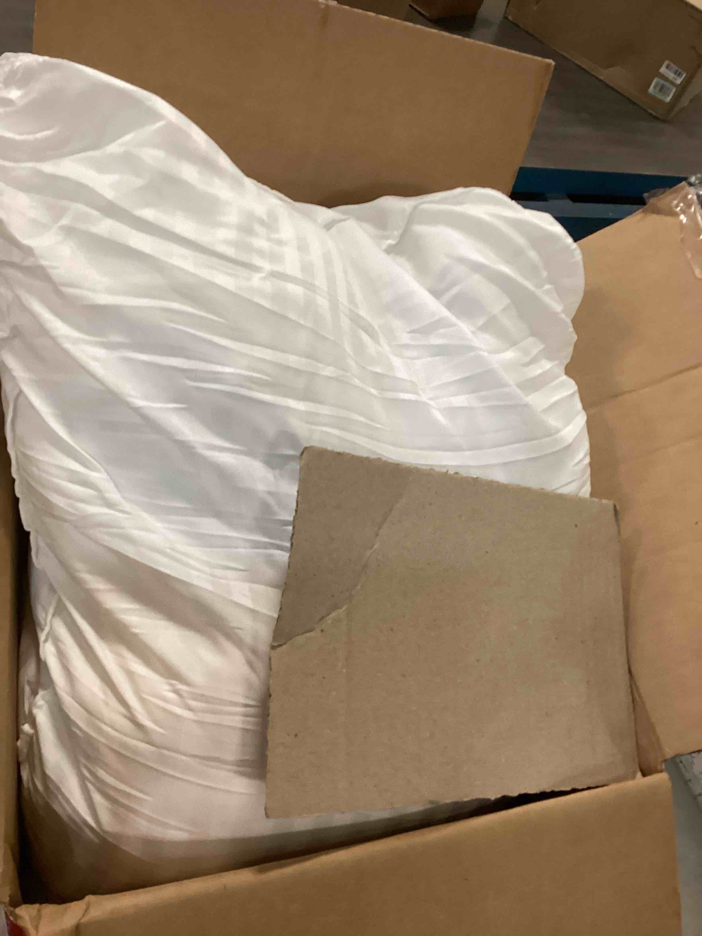 https://s3.amazonaws.com/lotting-images-prod/bidfta/YEL5722023_1710522869476.jpeg