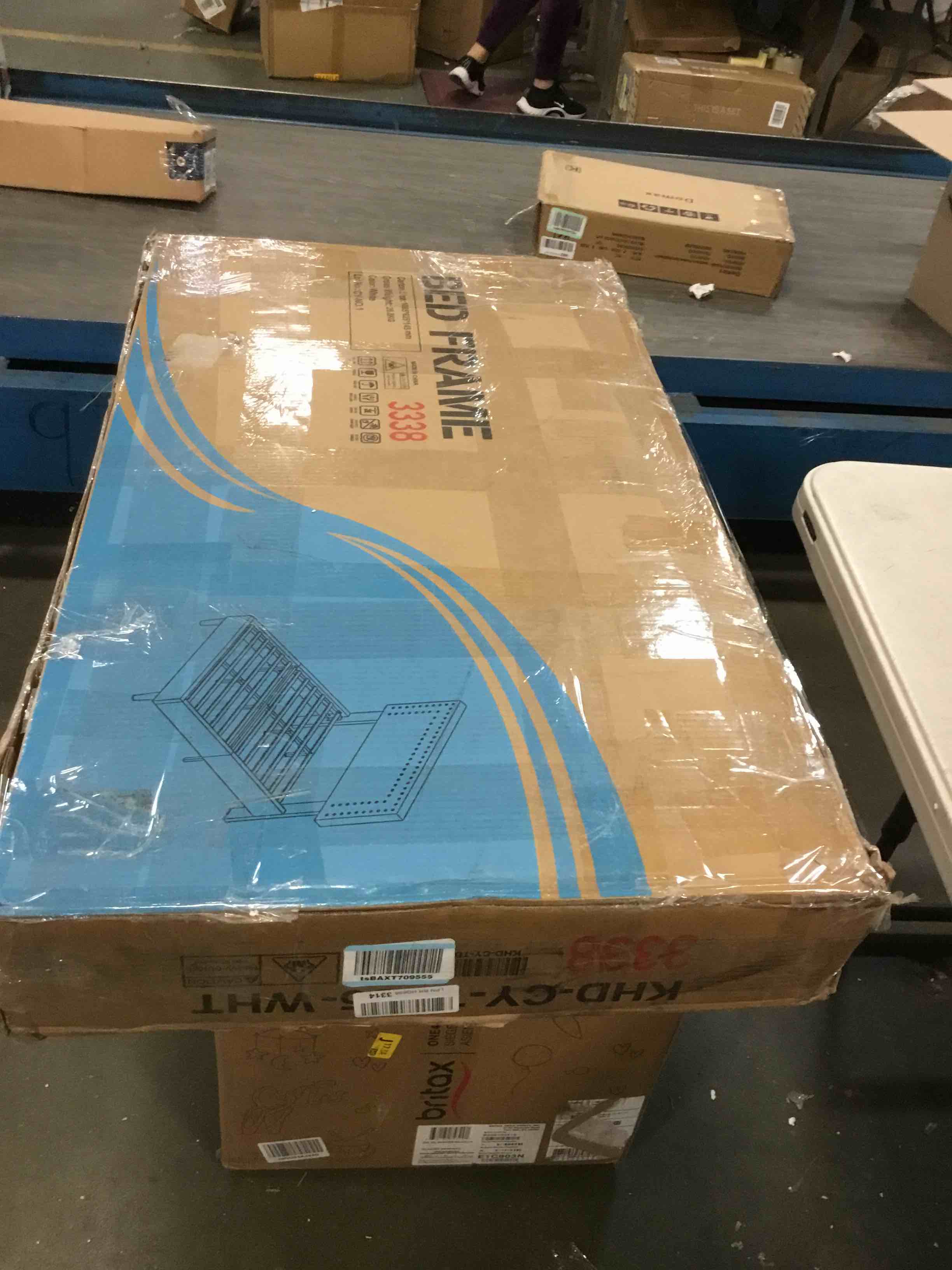 https://s3.amazonaws.com/lotting-images-prod/bidfta/YEL5723936_1710955682954.jpeg