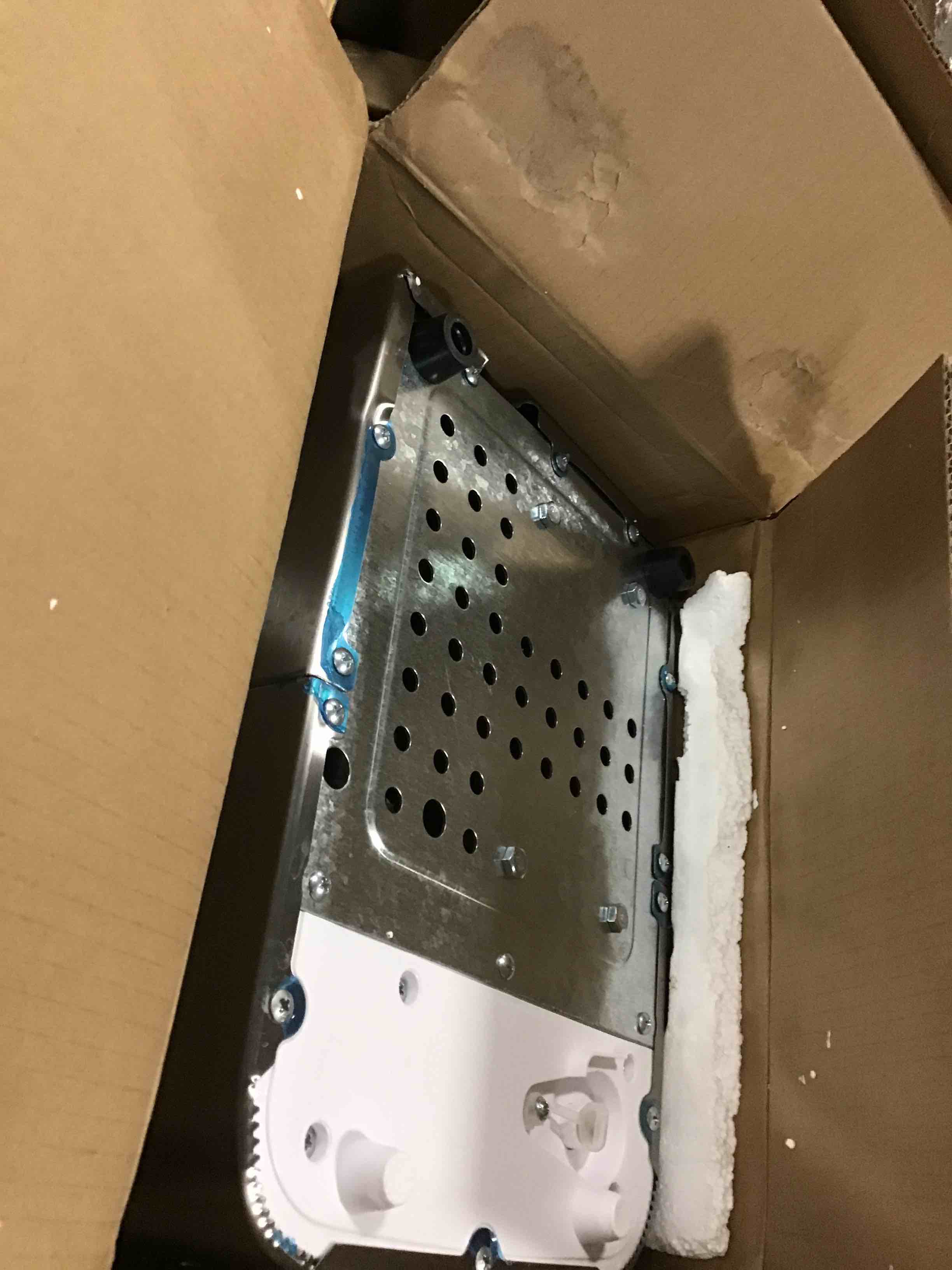 https://s3.amazonaws.com/lotting-images-prod/bidfta/YEL5726244_1710522706065.jpeg