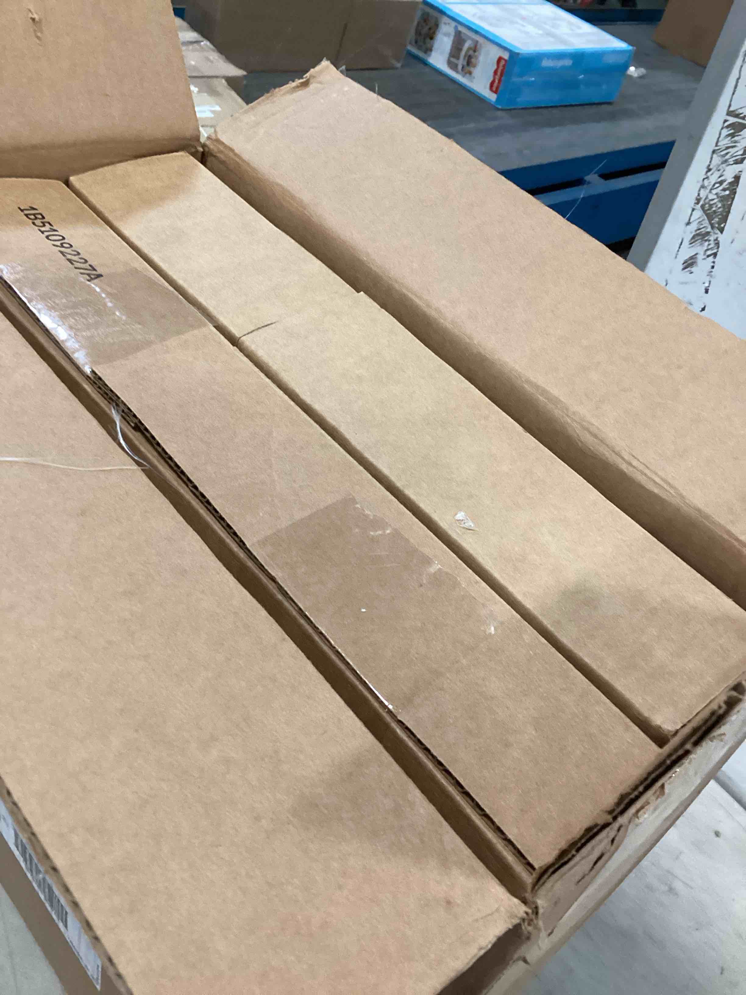 https://s3.amazonaws.com/lotting-images-prod/bidfta/YEL5729112_1710519536058.jpeg