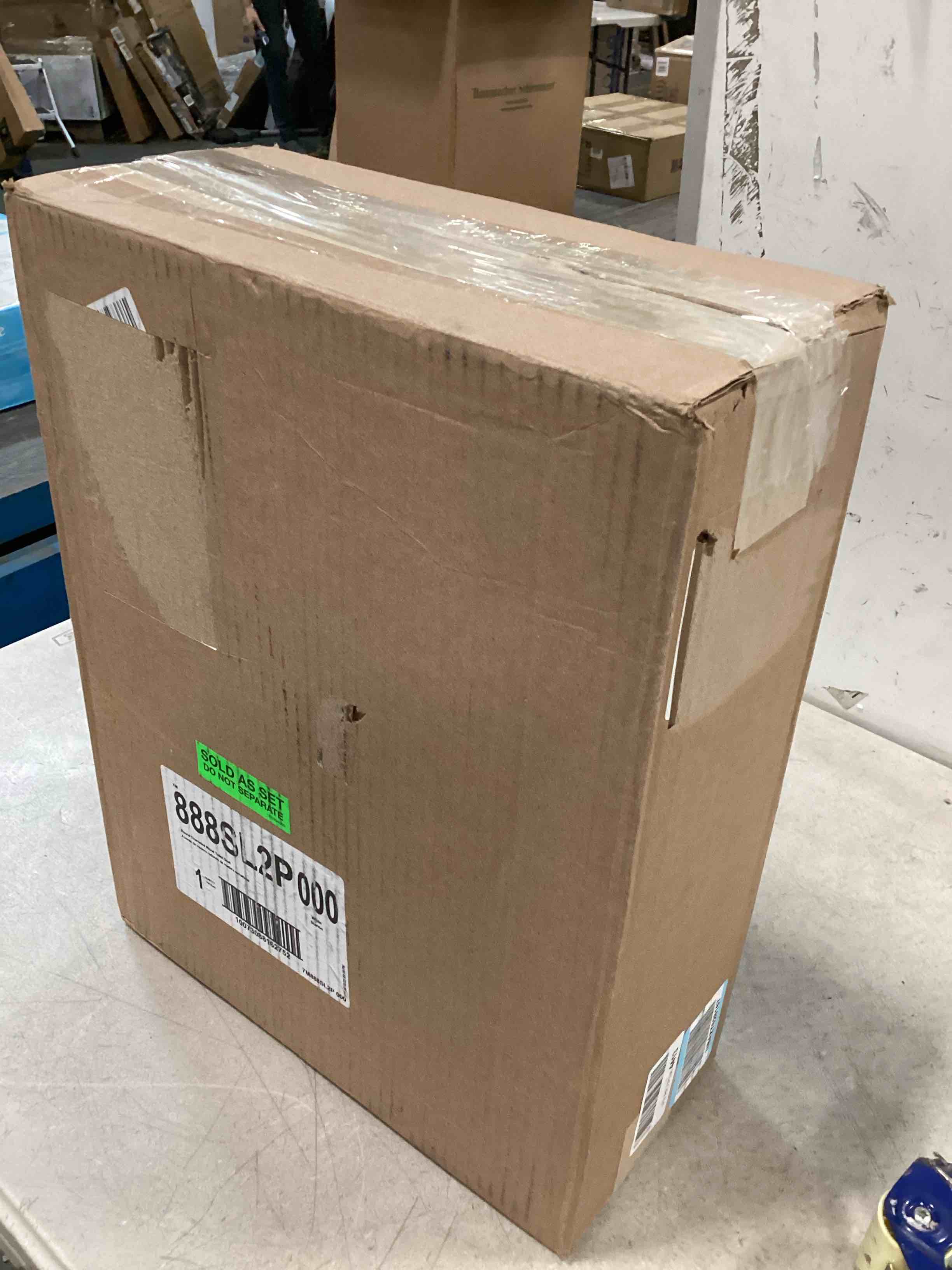 https://s3.amazonaws.com/lotting-images-prod/bidfta/YEL5729112_1710519548912.jpeg