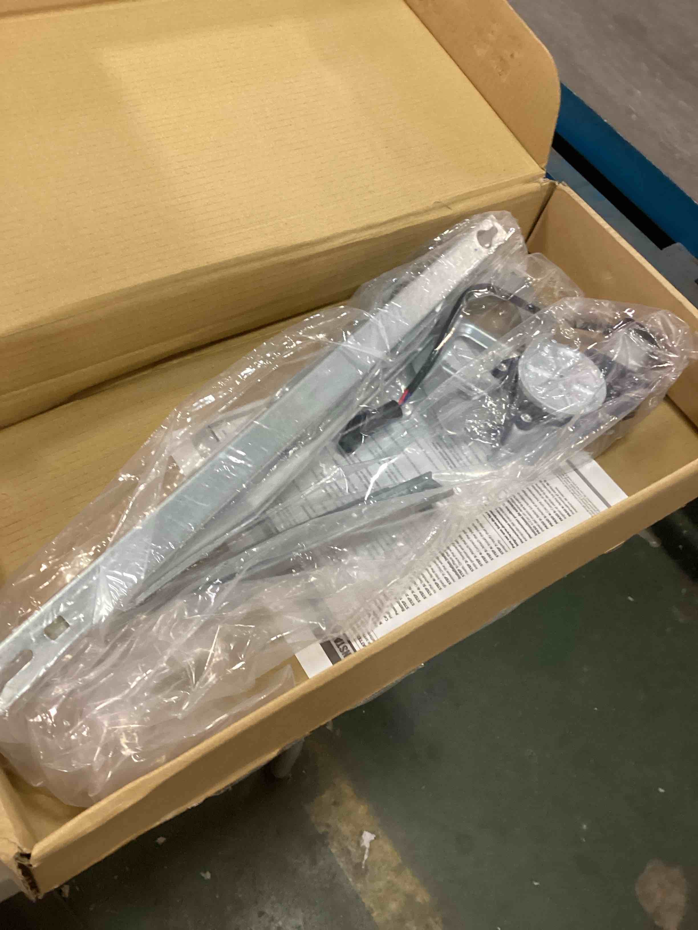 https://s3.amazonaws.com/lotting-images-prod/bidfta/YEL5738340_1709826849050.jpeg