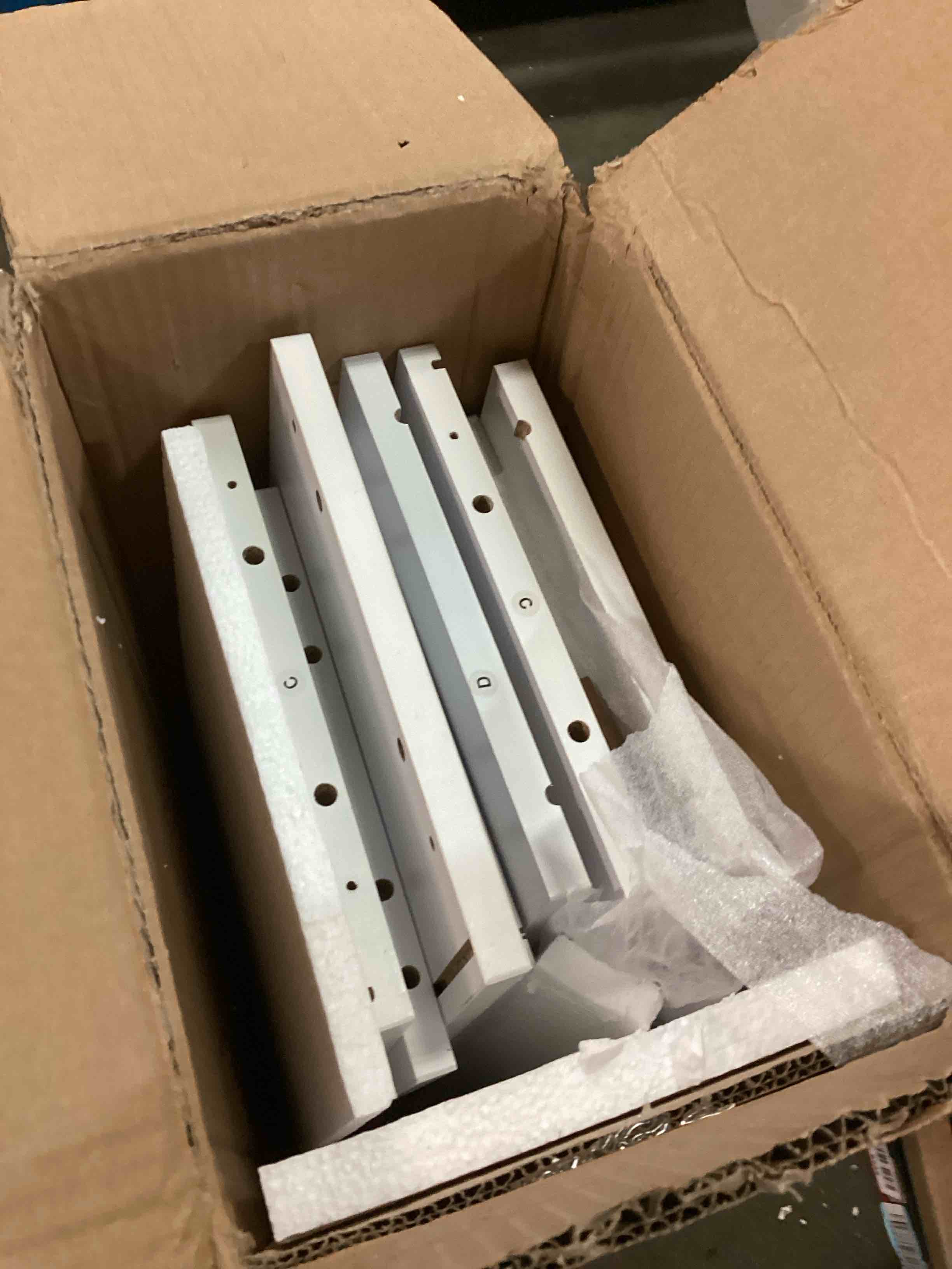 https://s3.amazonaws.com/lotting-images-prod/bidfta/YEL5738650_1709912580033.jpeg