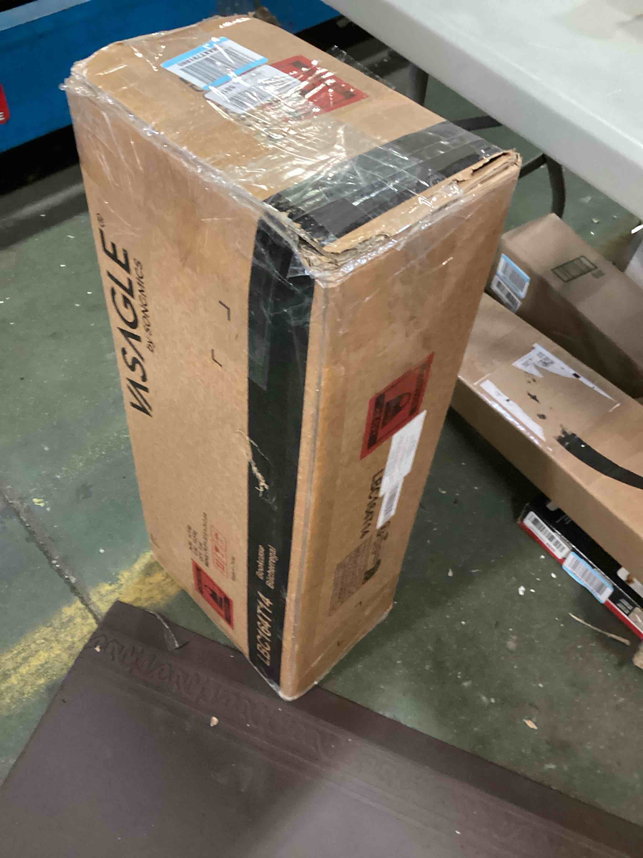 https://s3.amazonaws.com/lotting-images-prod/bidfta/YEL5738650_1709912590536.jpeg