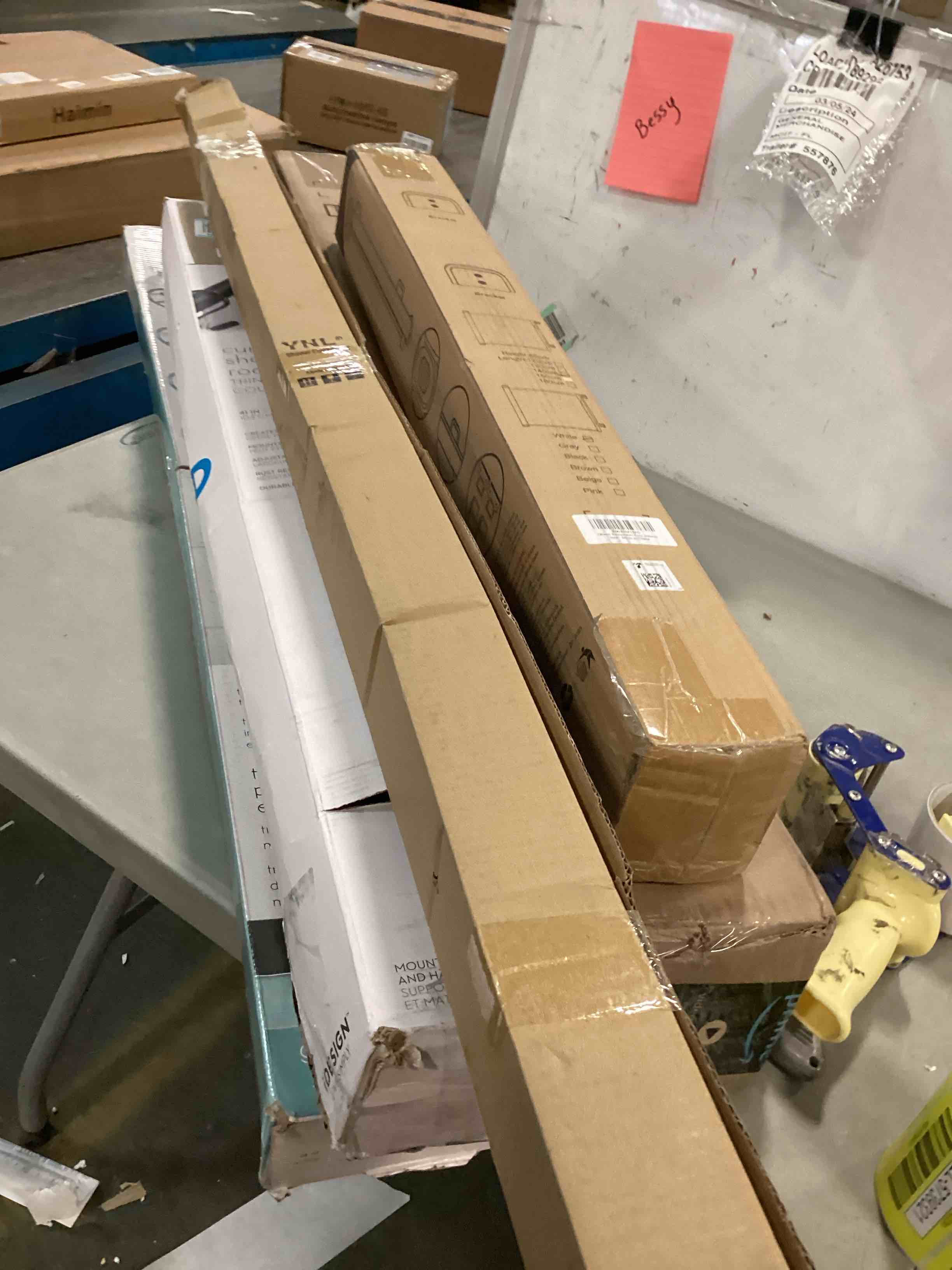 https://s3.amazonaws.com/lotting-images-prod/bidfta/YEL5739317_1710345075912.jpeg