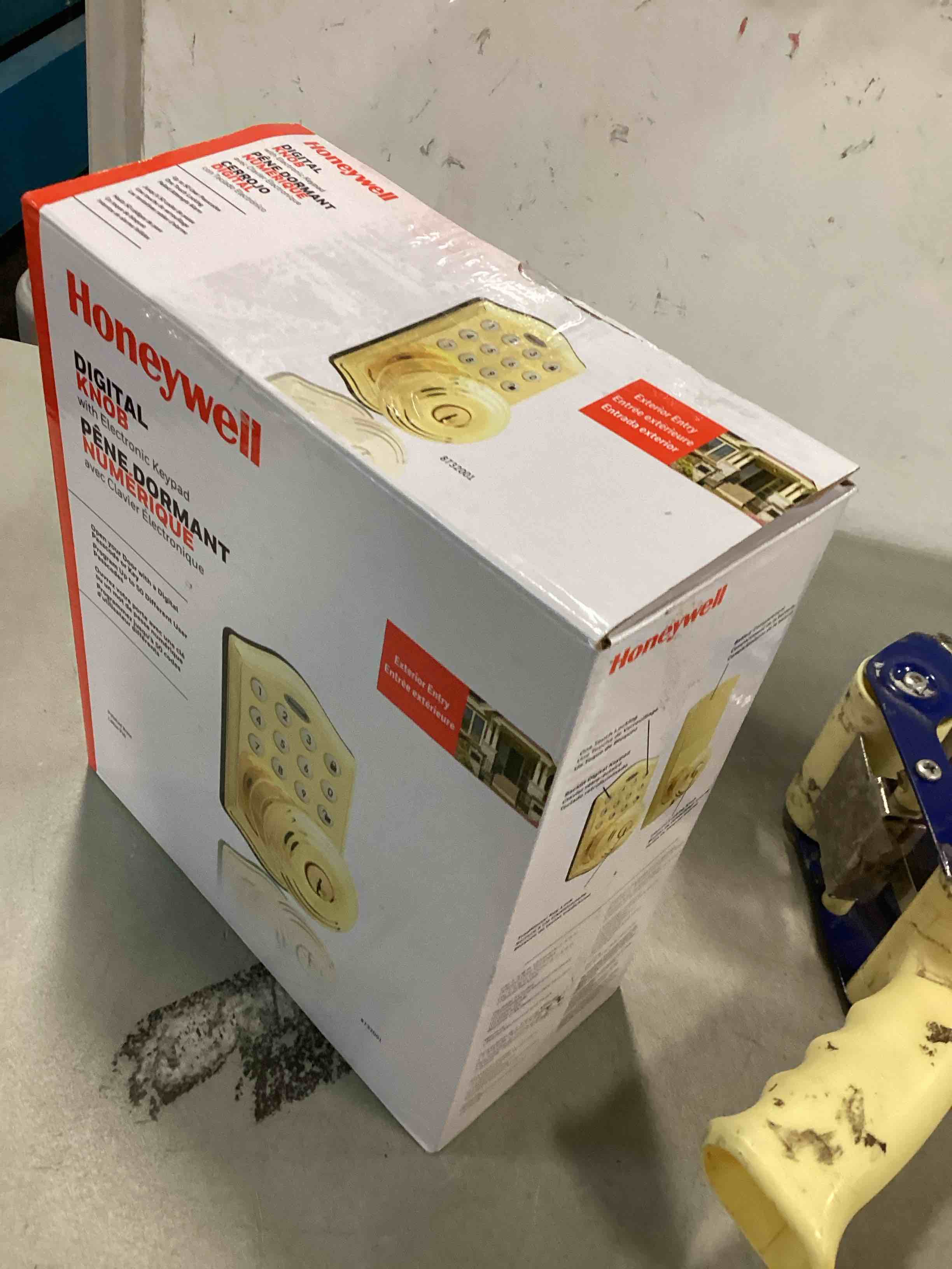 https://s3.amazonaws.com/lotting-images-prod/bidfta/YEL5739355_1710350403335.jpeg