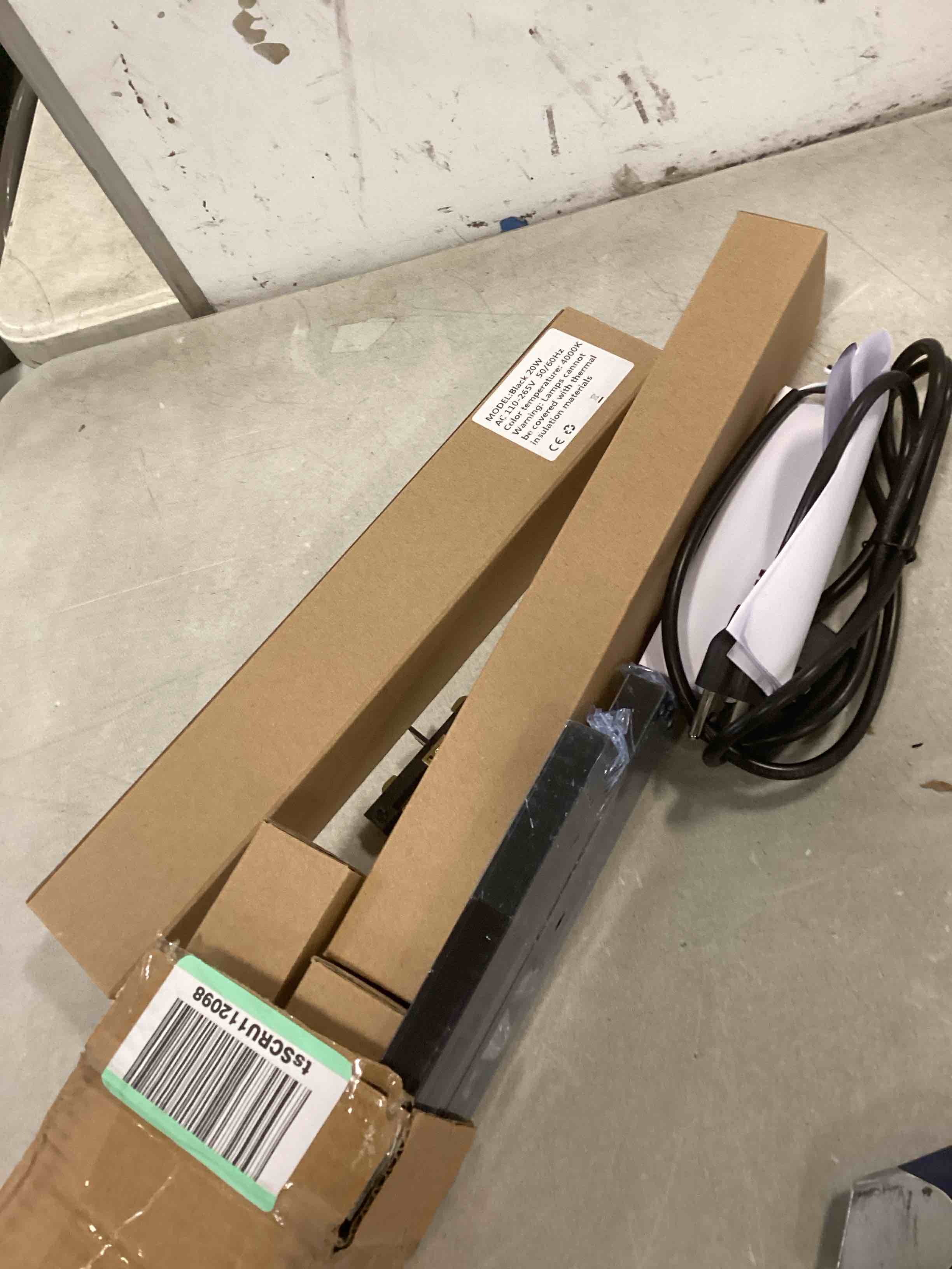 https://s3.amazonaws.com/lotting-images-prod/bidfta/YEL5740512_1710349872303.jpeg