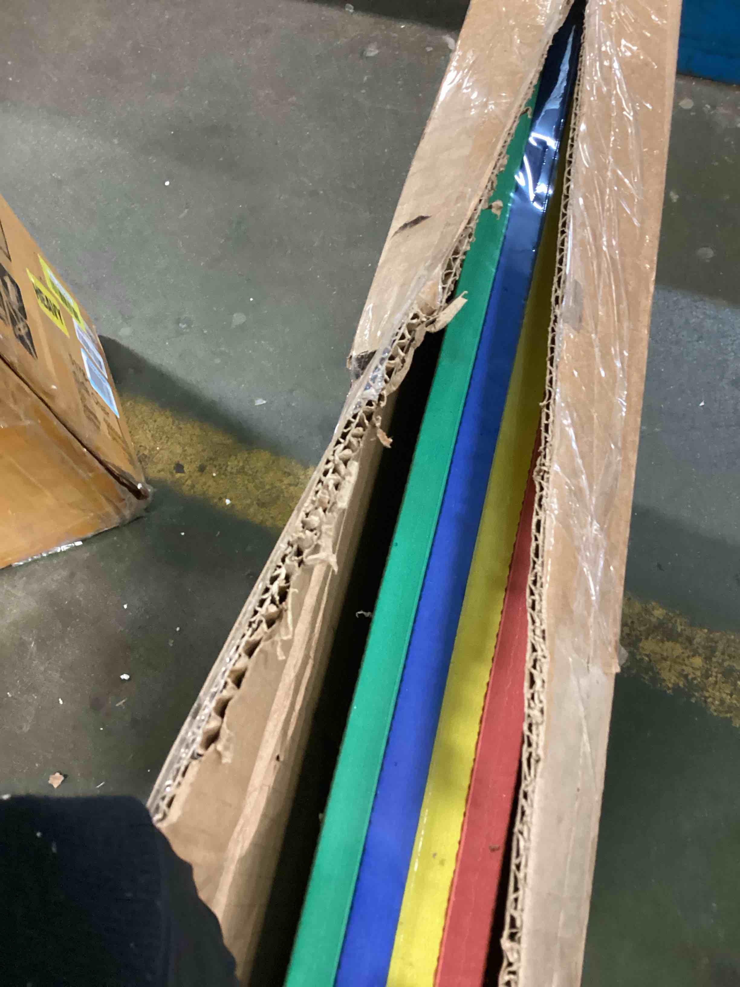 https://s3.amazonaws.com/lotting-images-prod/bidfta/YEL5748081_1712146672123.jpeg