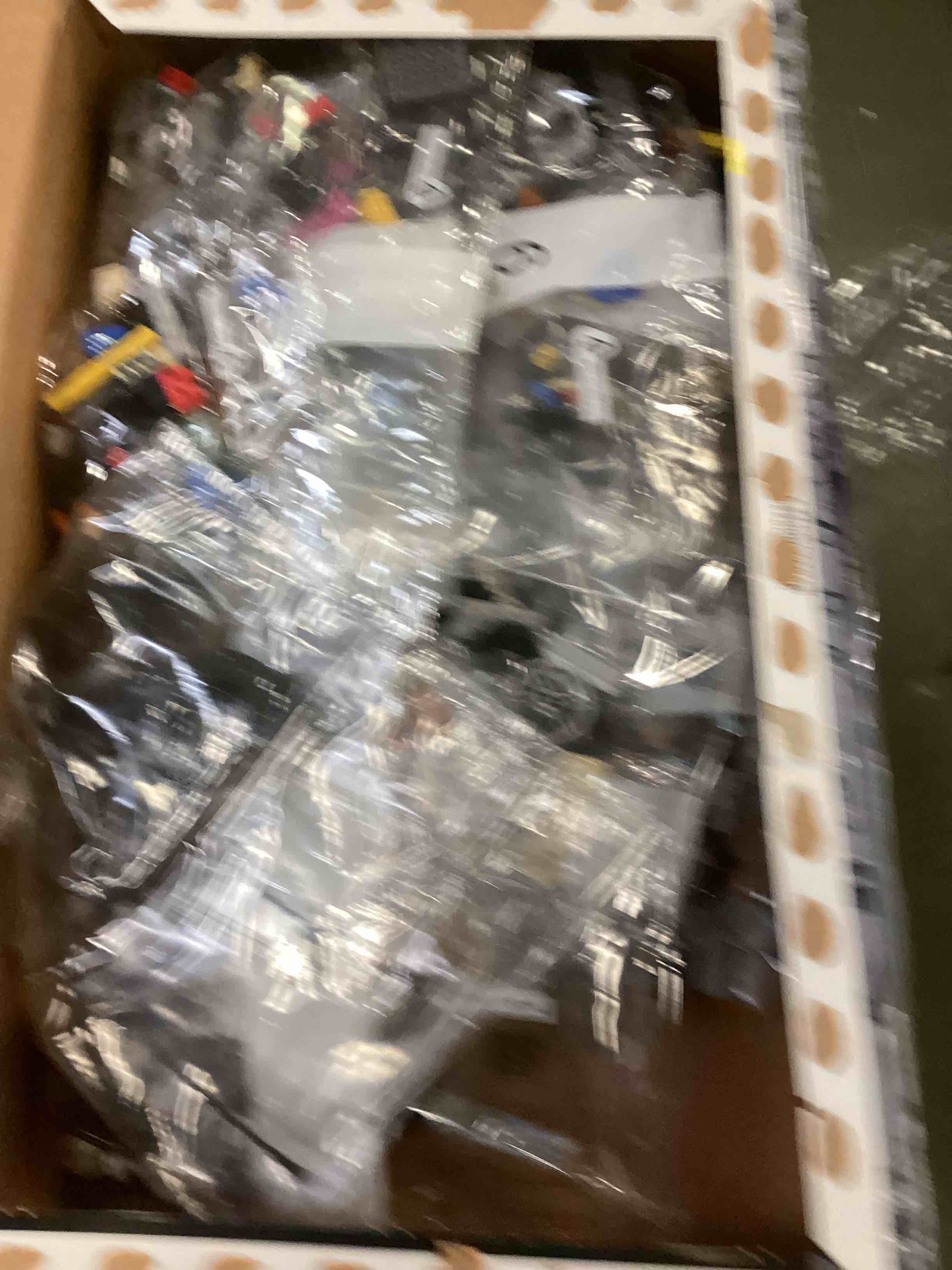 https://s3.amazonaws.com/lotting-images-prod/bidfta/YEL5749482_1712339985328.jpeg