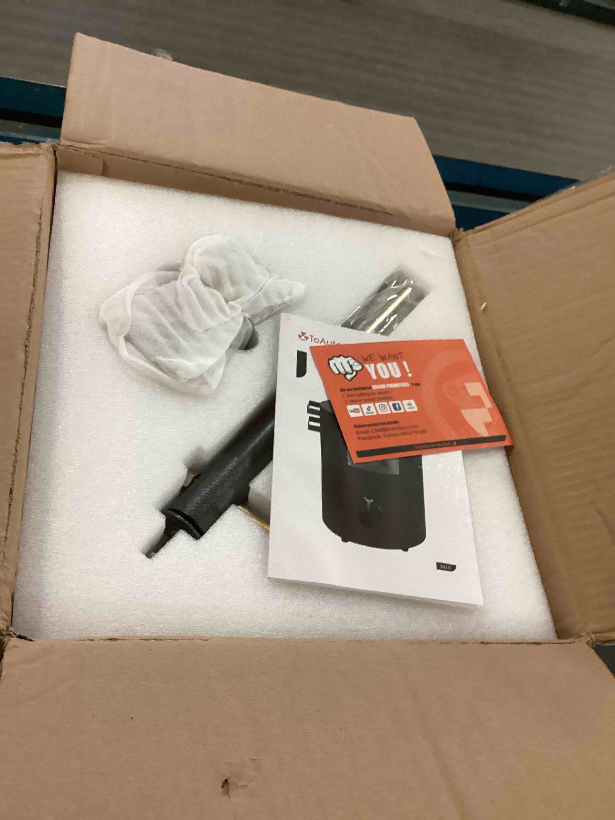 https://s3.amazonaws.com/lotting-images-prod/bidfta/YEL5749643_1712408703940.jpeg