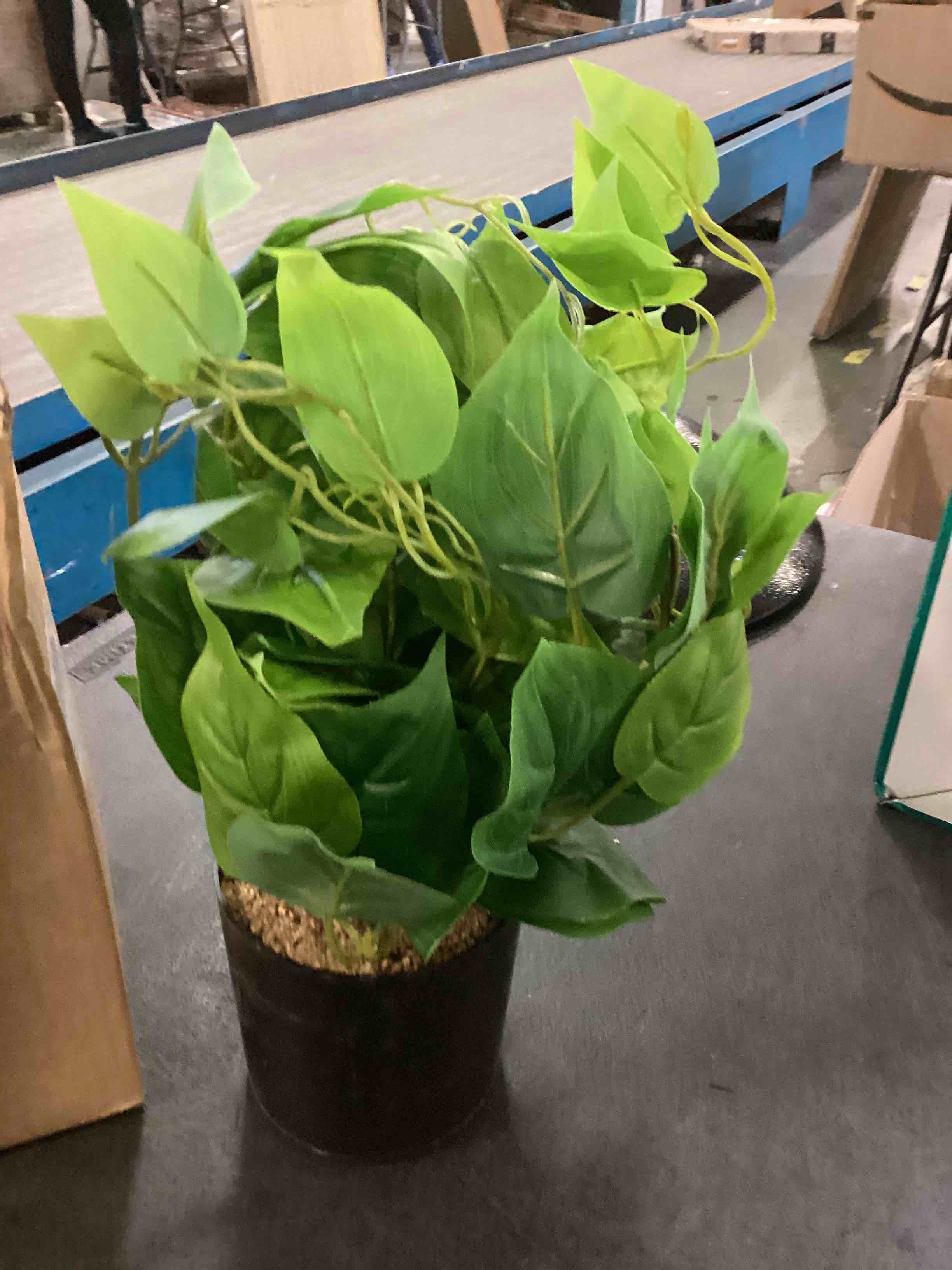 Waipfaru Fake Plants, Faux Plants Indoor, Artificial Plants Indoor with Pothos, Artificial Plant, Fake Potted Plants for Home Shelf Bathroom Kitchen Office Indoor Outdoor Decor, Black Ceramic Pot