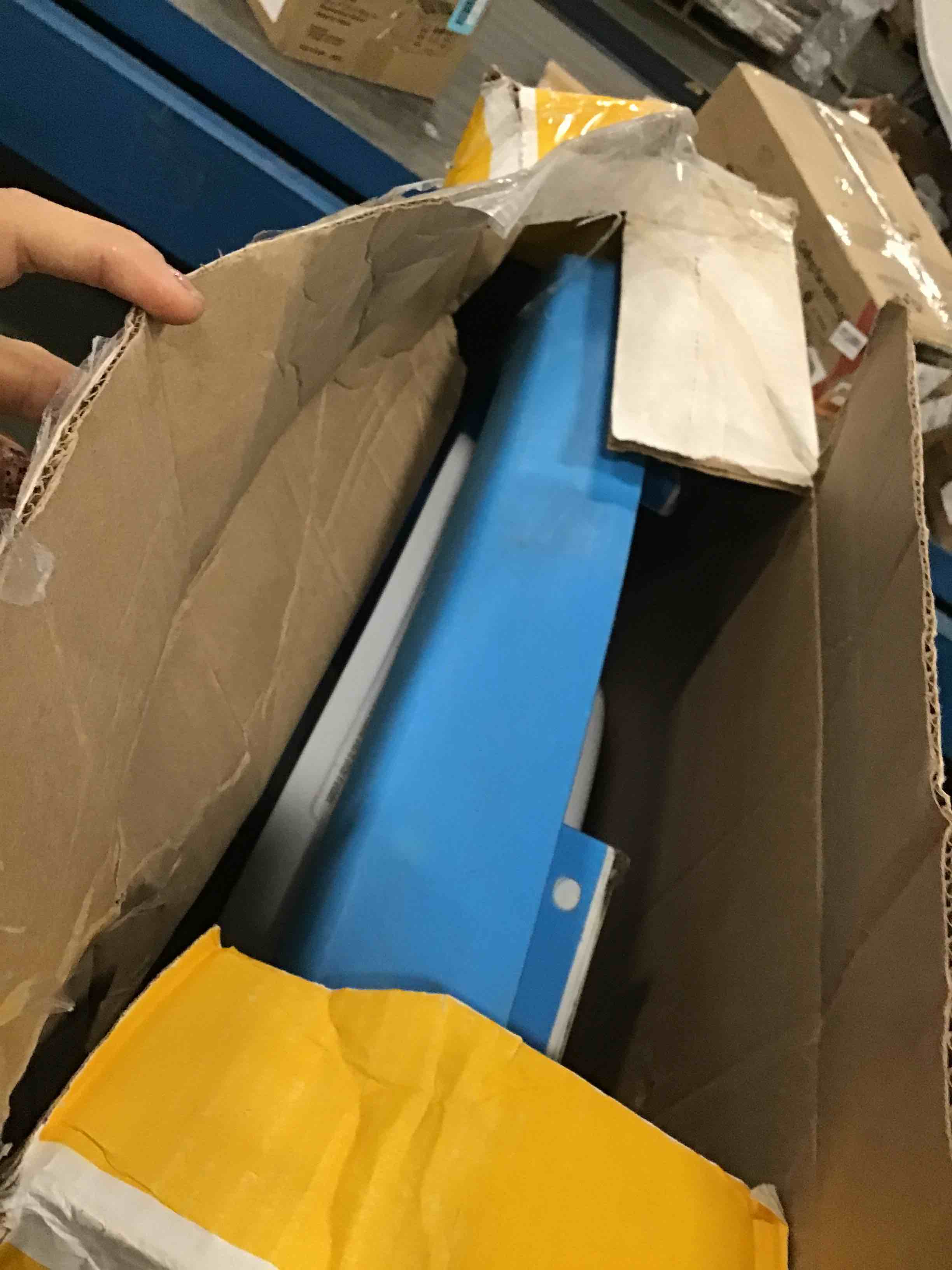 https://s3.amazonaws.com/lotting-images-prod/bidfta/YEL5750201_1711798516479.jpeg