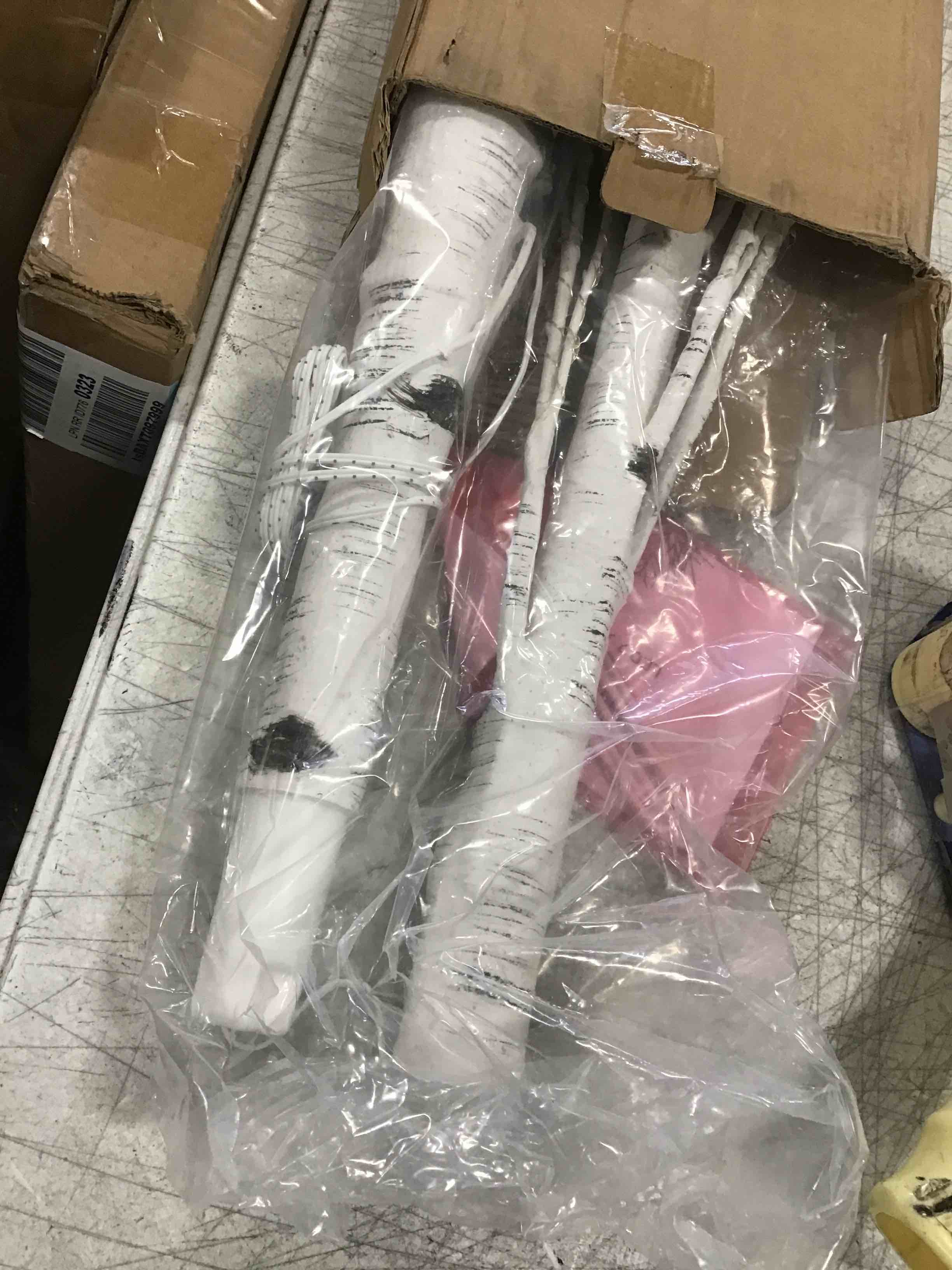 https://s3.amazonaws.com/lotting-images-prod/bidfta/YEL5750390_1711811939792.jpeg