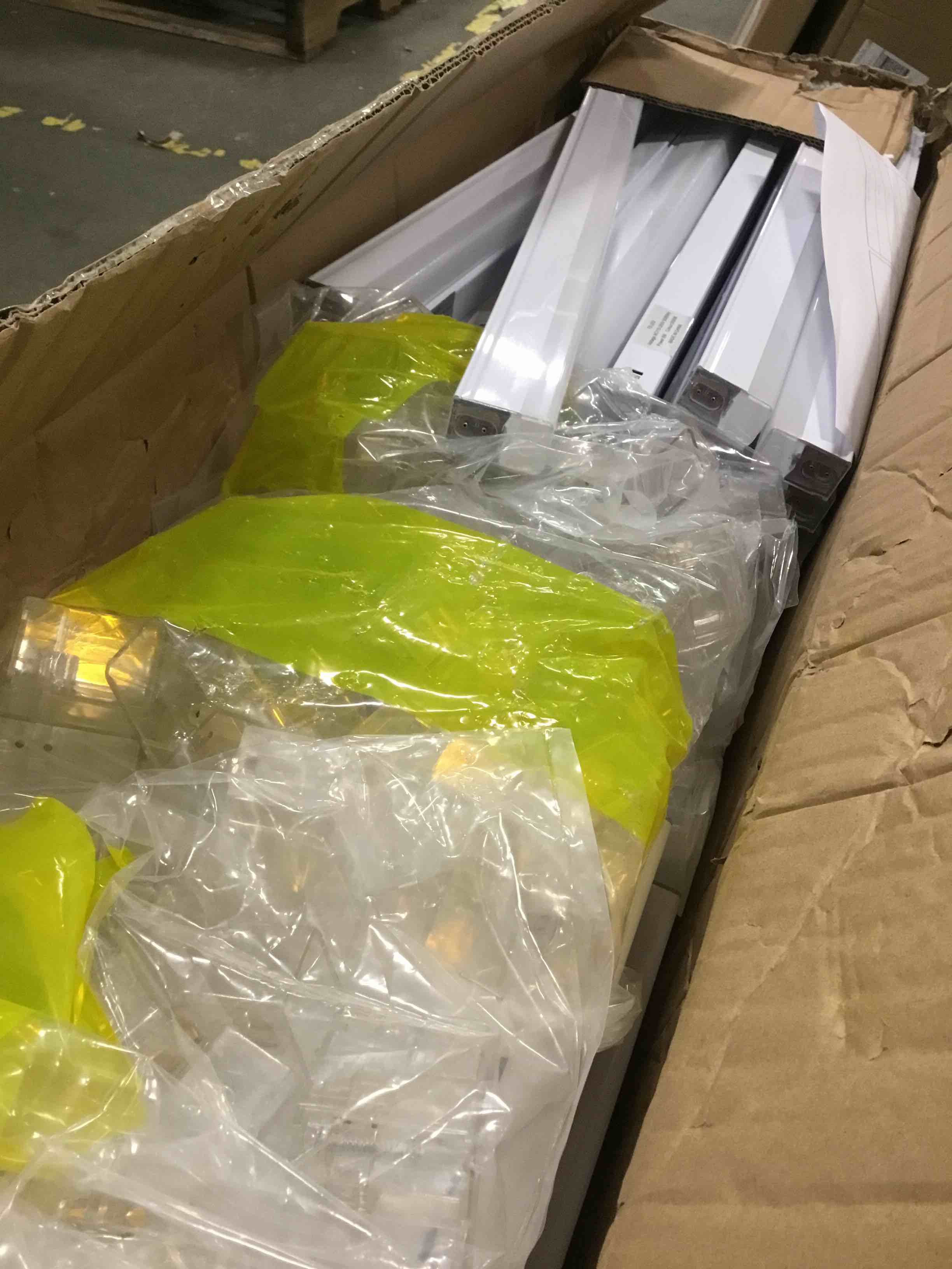 https://s3.amazonaws.com/lotting-images-prod/bidfta/YEL5752260_1712143973320.jpeg