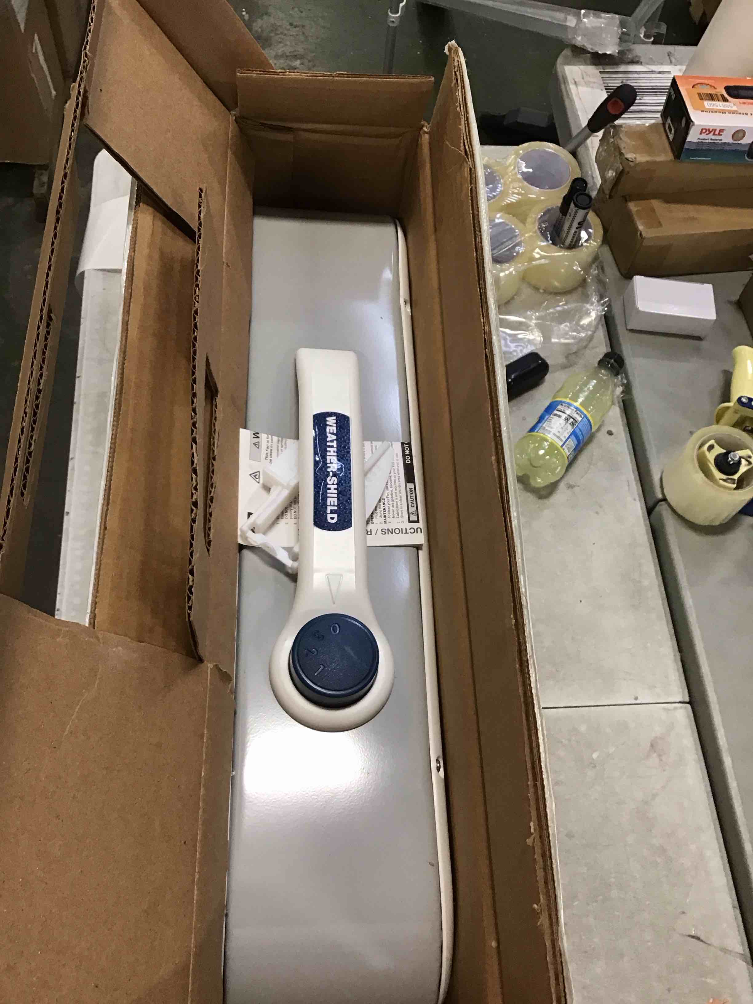 https://s3.amazonaws.com/lotting-images-prod/bidfta/YEL5756293_1706629079663.jpeg