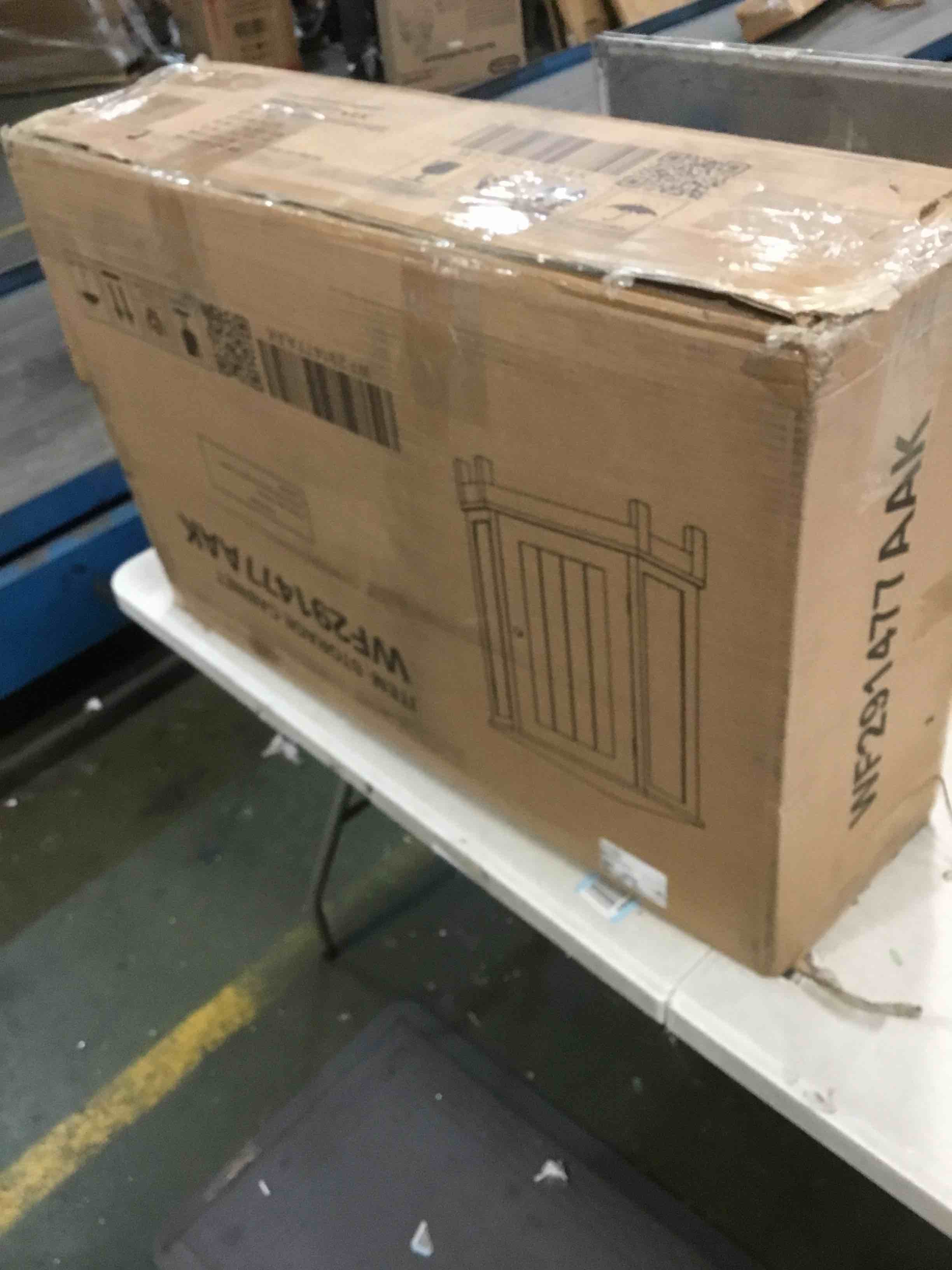 https://s3.amazonaws.com/lotting-images-prod/bidfta/YEL5758512_1706813285525.jpeg