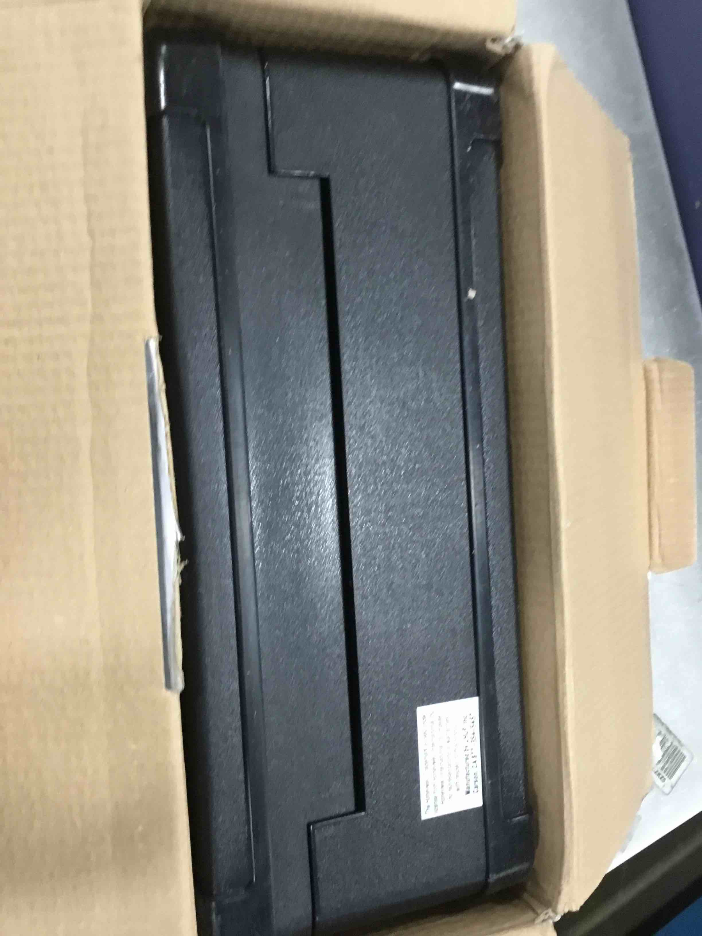 https://s3.amazonaws.com/lotting-images-prod/bidfta/YEL5758711_1706892107307.jpeg