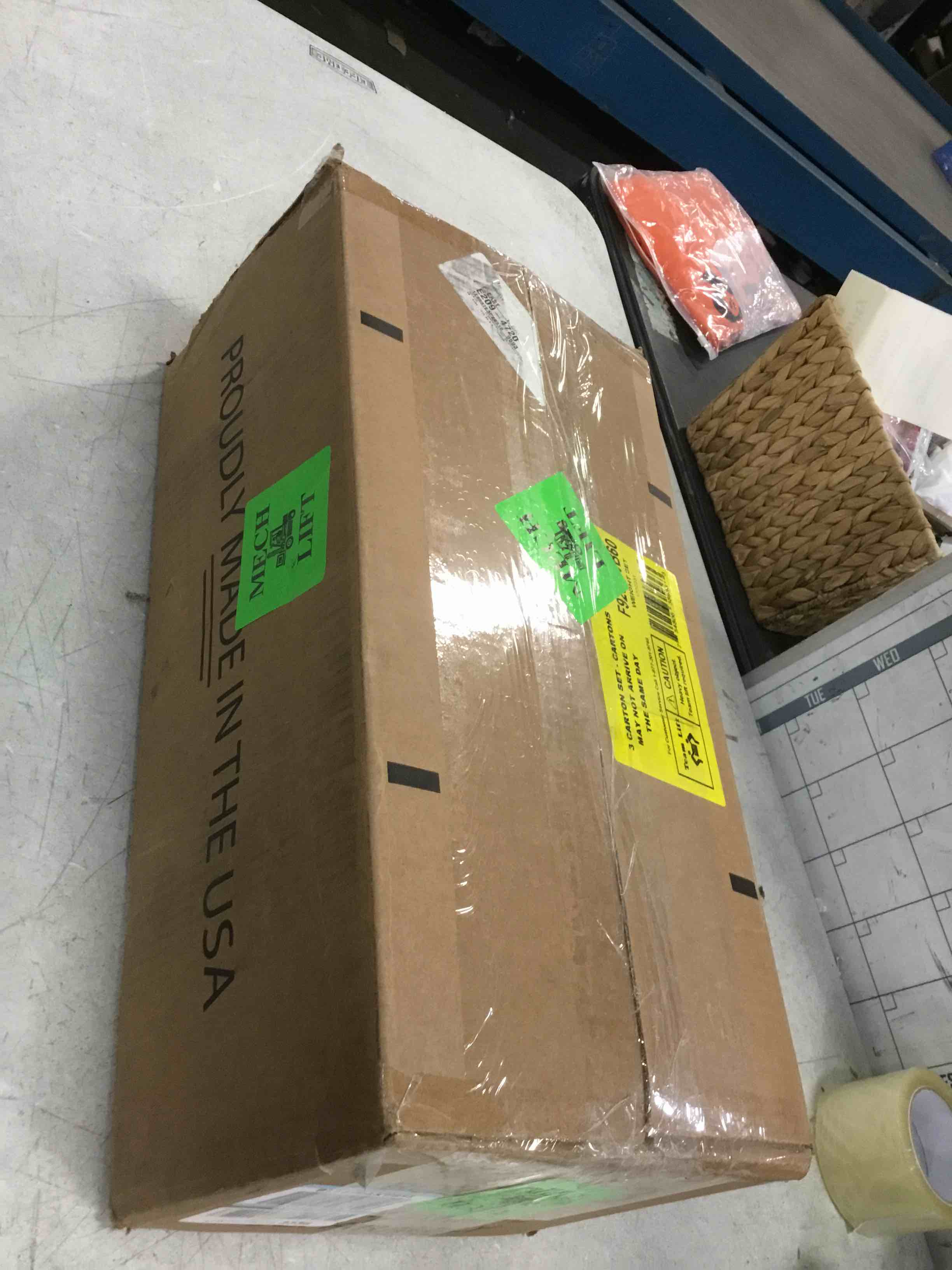 https://s3.amazonaws.com/lotting-images-prod/bidfta/YEL5759875_1706642203350.jpeg