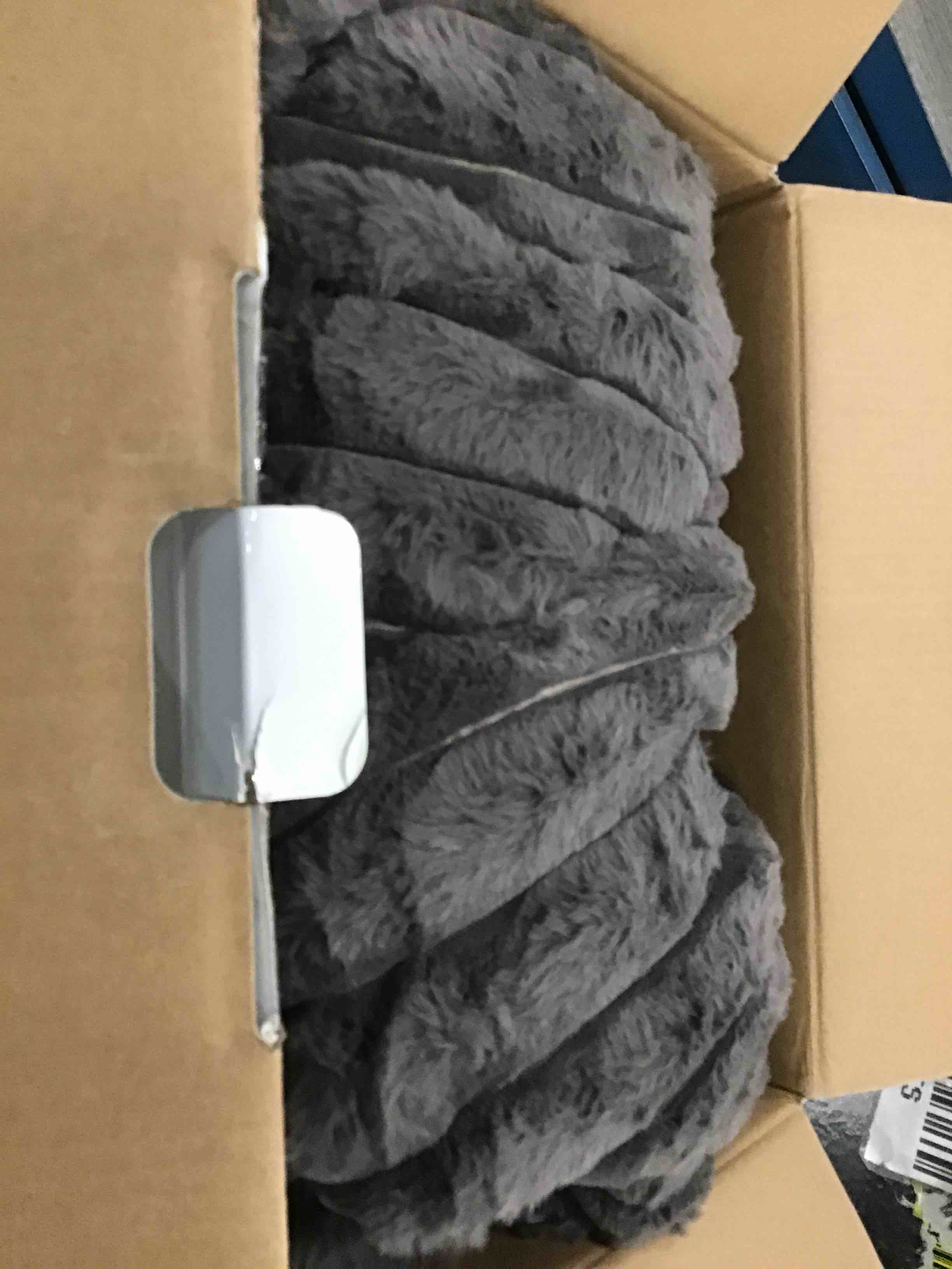 https://s3.amazonaws.com/lotting-images-prod/bidfta/YEL5760811_1706208277179.jpeg