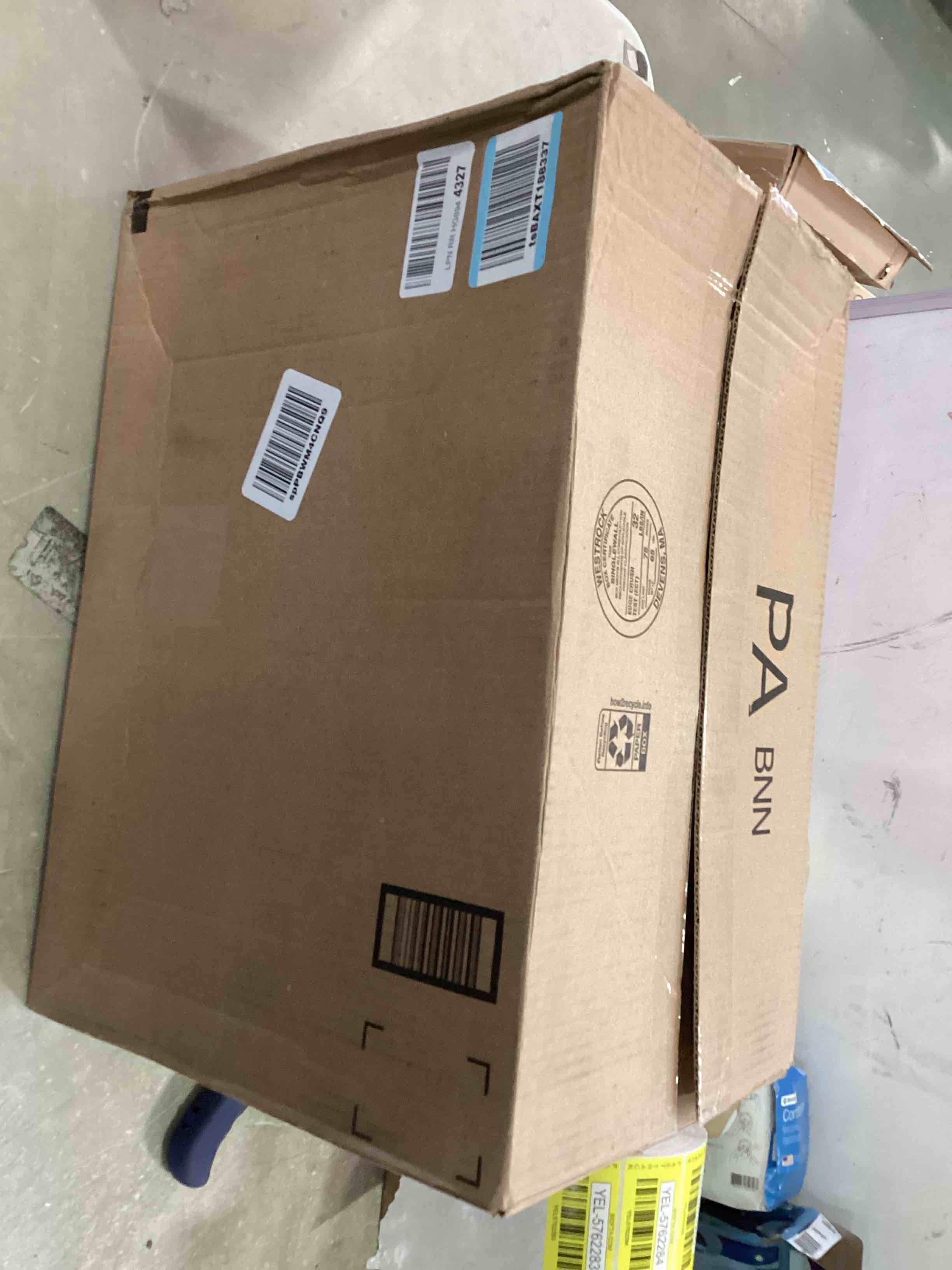 https://s3.amazonaws.com/lotting-images-prod/bidfta/YEL5762283_1707857896053.jpeg