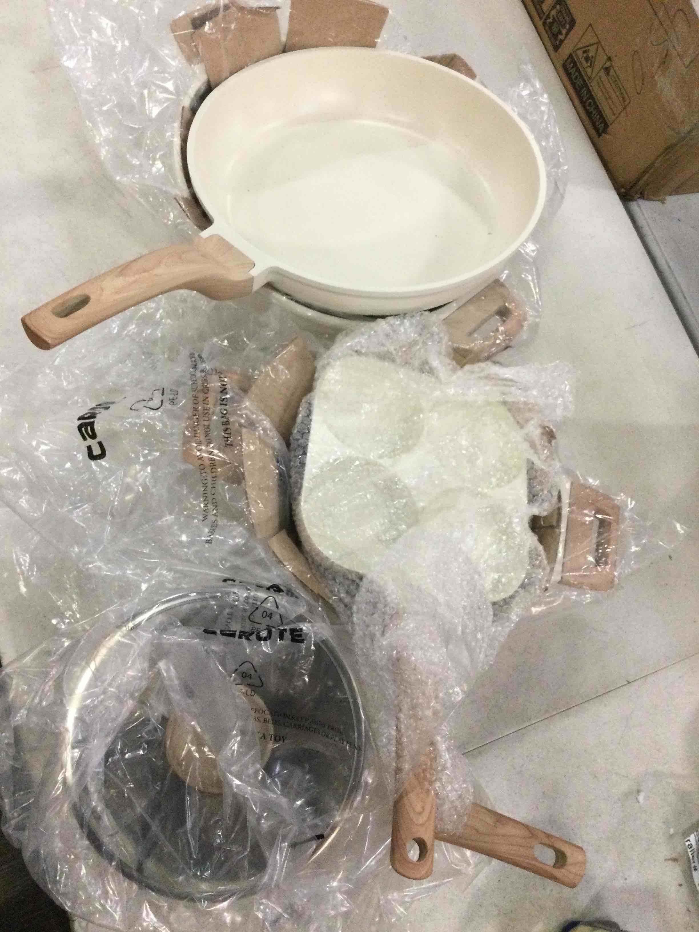 https://s3.amazonaws.com/lotting-images-prod/bidfta/YEL5763858_1706729722768.jpeg