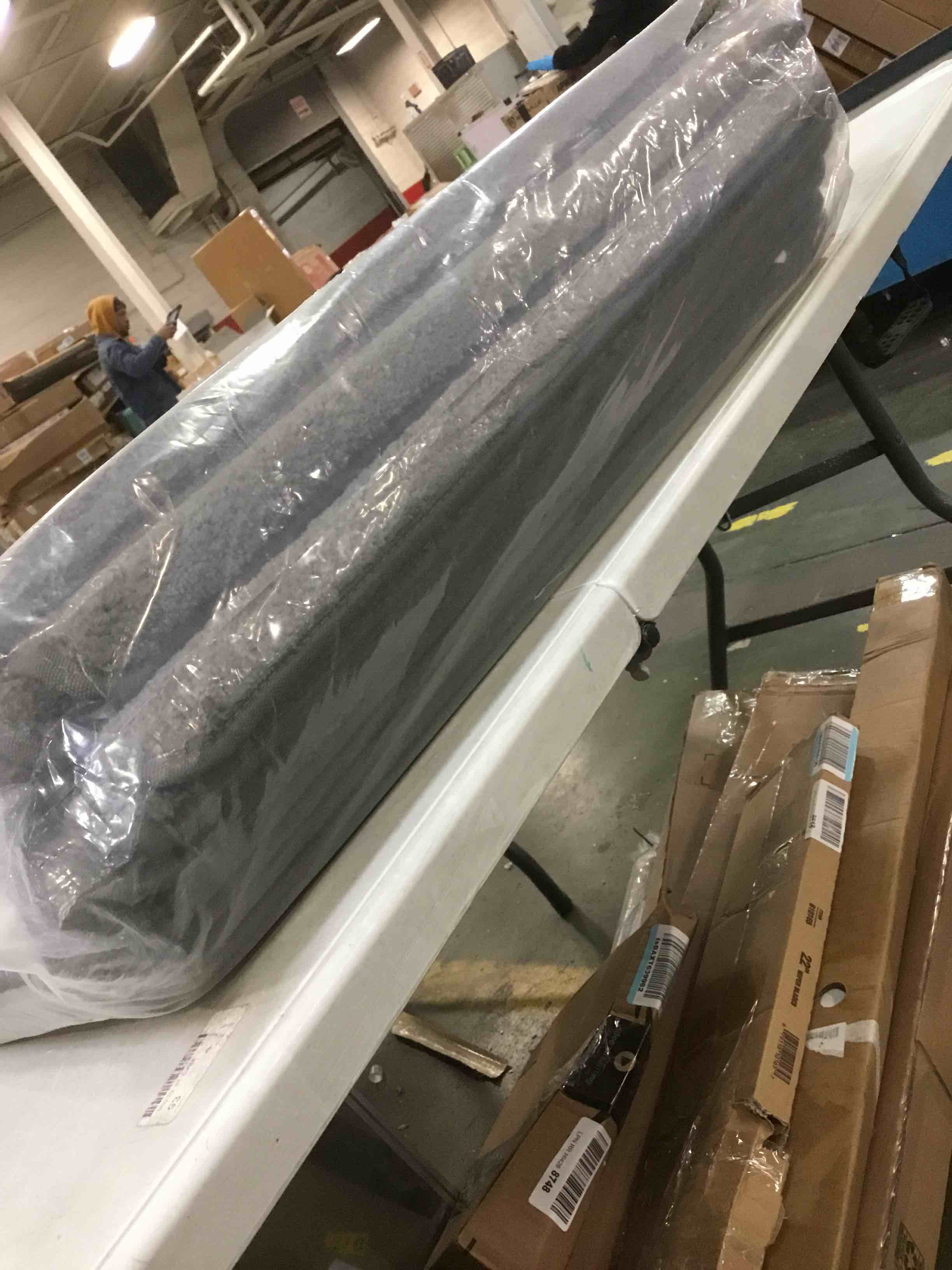 https://s3.amazonaws.com/lotting-images-prod/bidfta/YEL5763979_1706812340510.jpeg