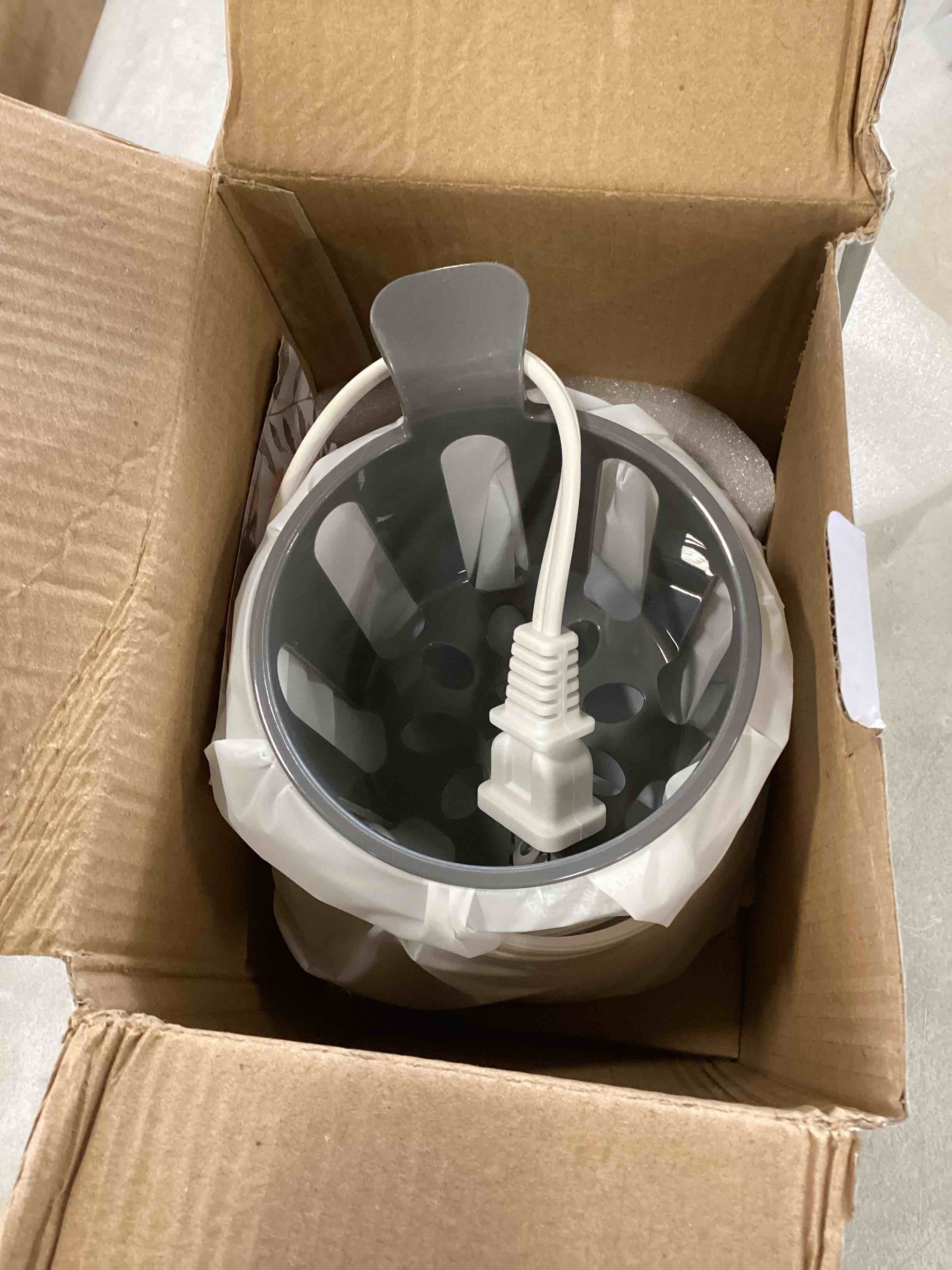https://s3.amazonaws.com/lotting-images-prod/bidfta/YEL5767500_1707492452354.jpeg