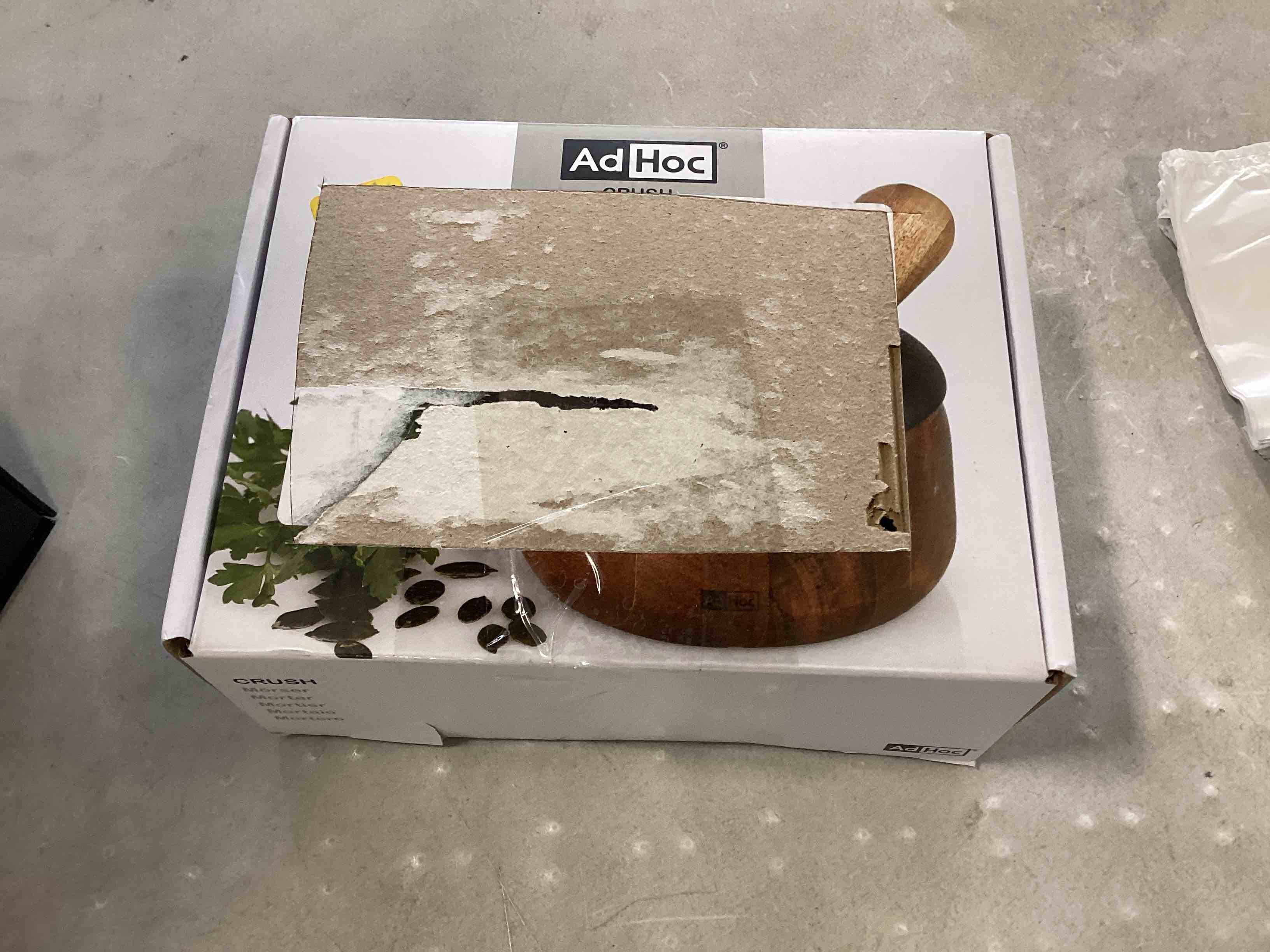 https://s3.amazonaws.com/lotting-images-prod/bidfta/YEL5767928_1707748275200.jpeg