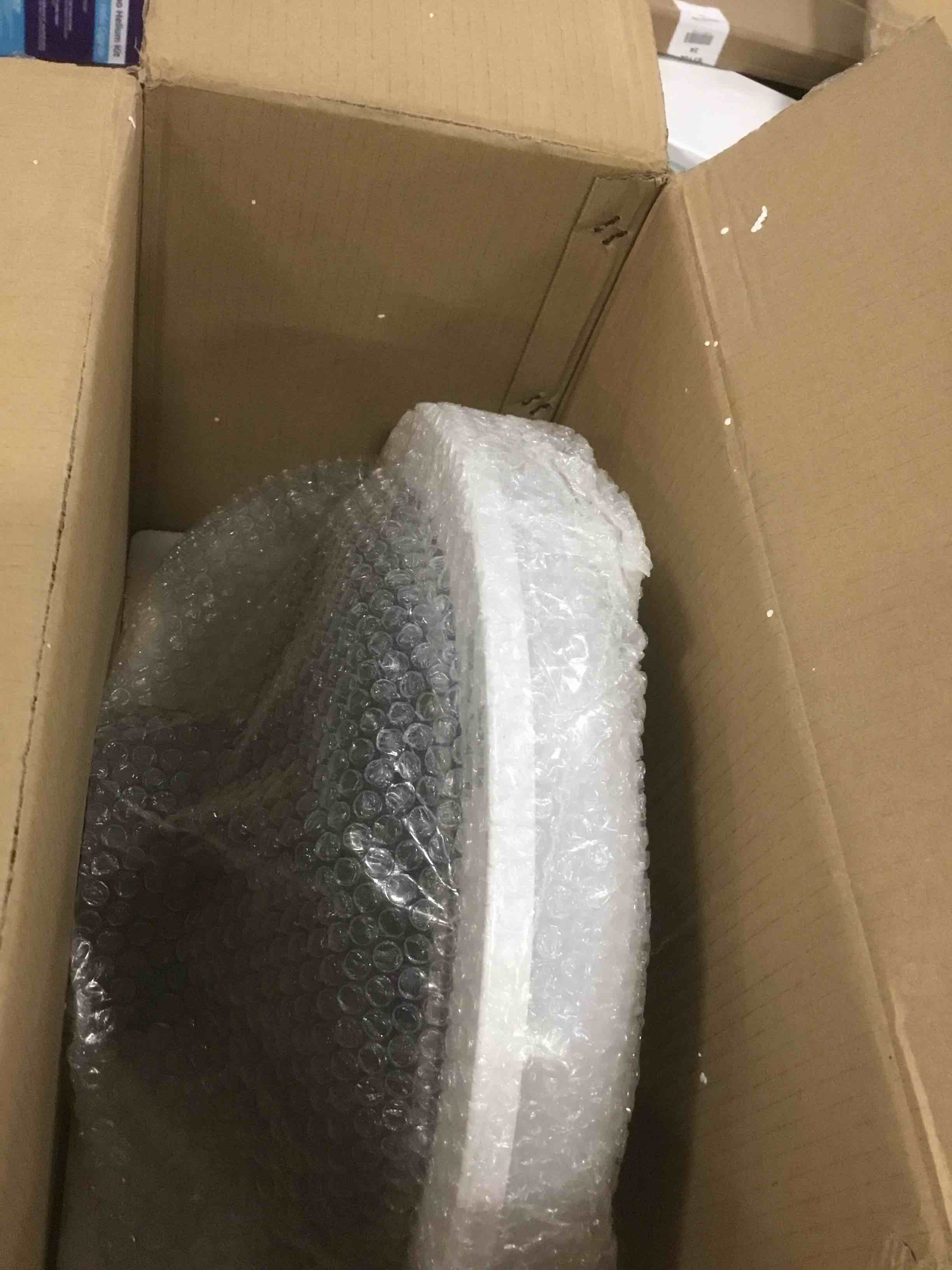 https://s3.amazonaws.com/lotting-images-prod/bidfta/YEL5768012_1706106313841.jpeg