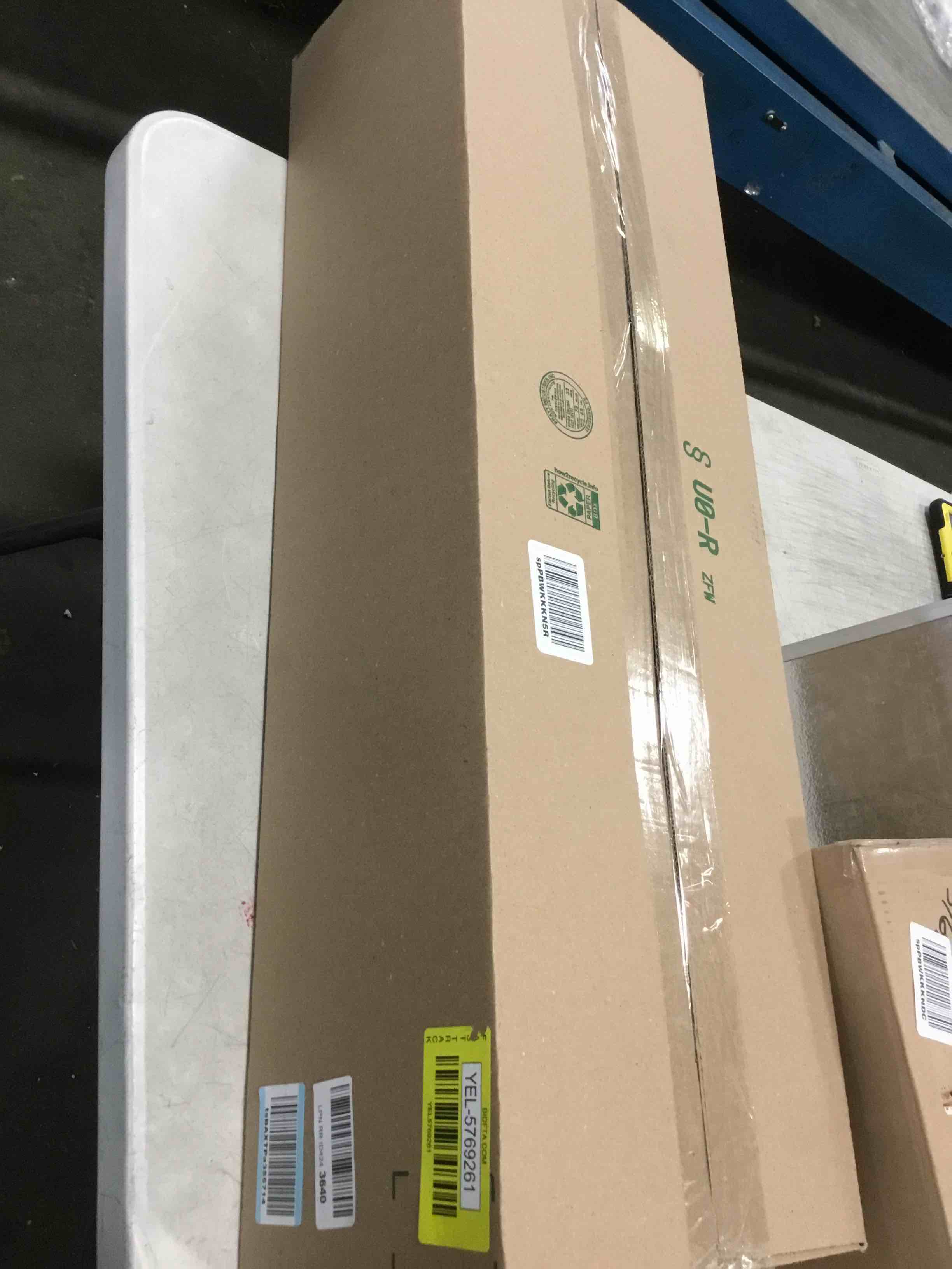 https://s3.amazonaws.com/lotting-images-prod/bidfta/YEL5769261_1706630875520.jpeg