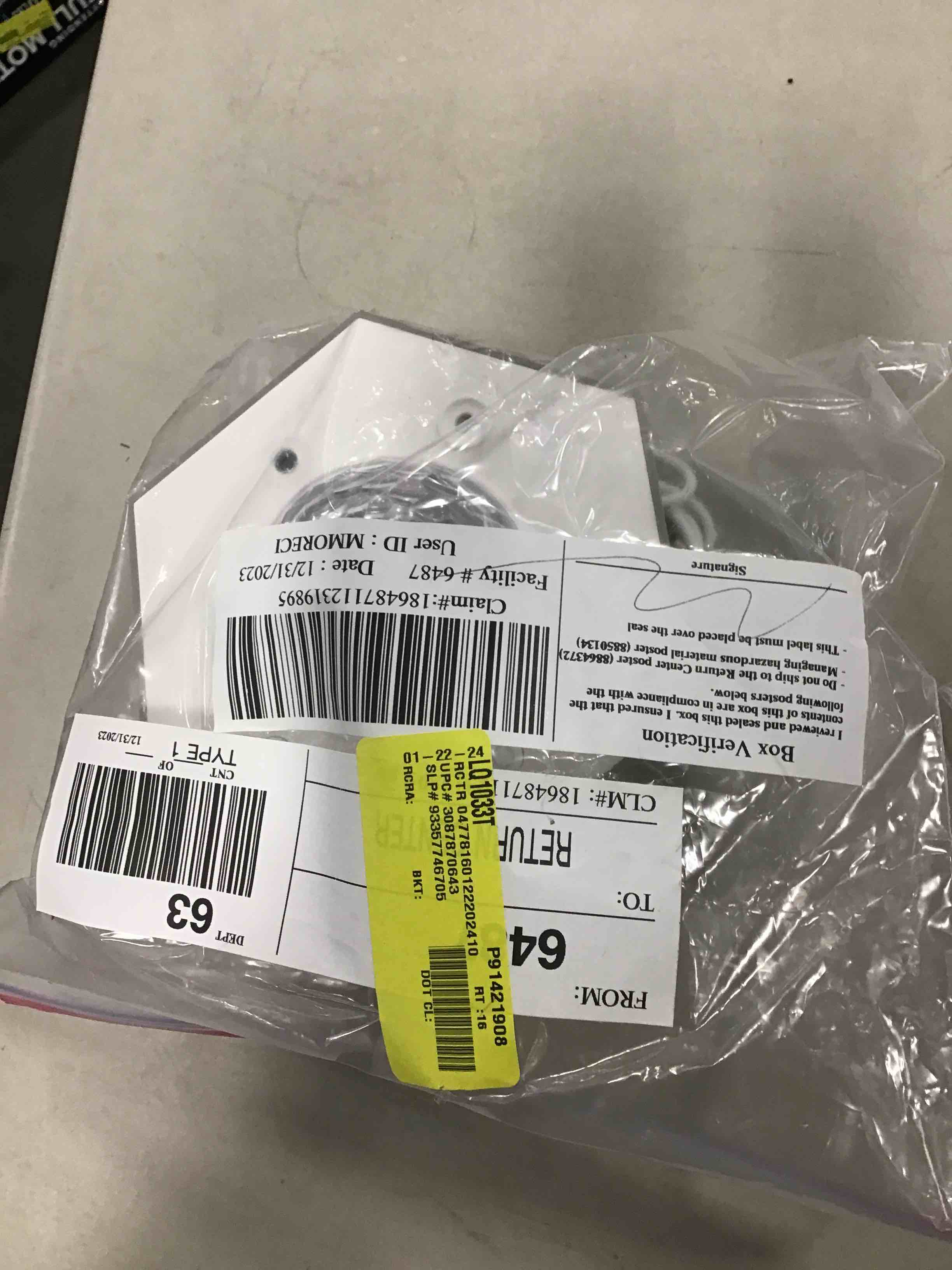 https://s3.amazonaws.com/lotting-images-prod/bidfta/YEL5771993_1706797037070.jpeg