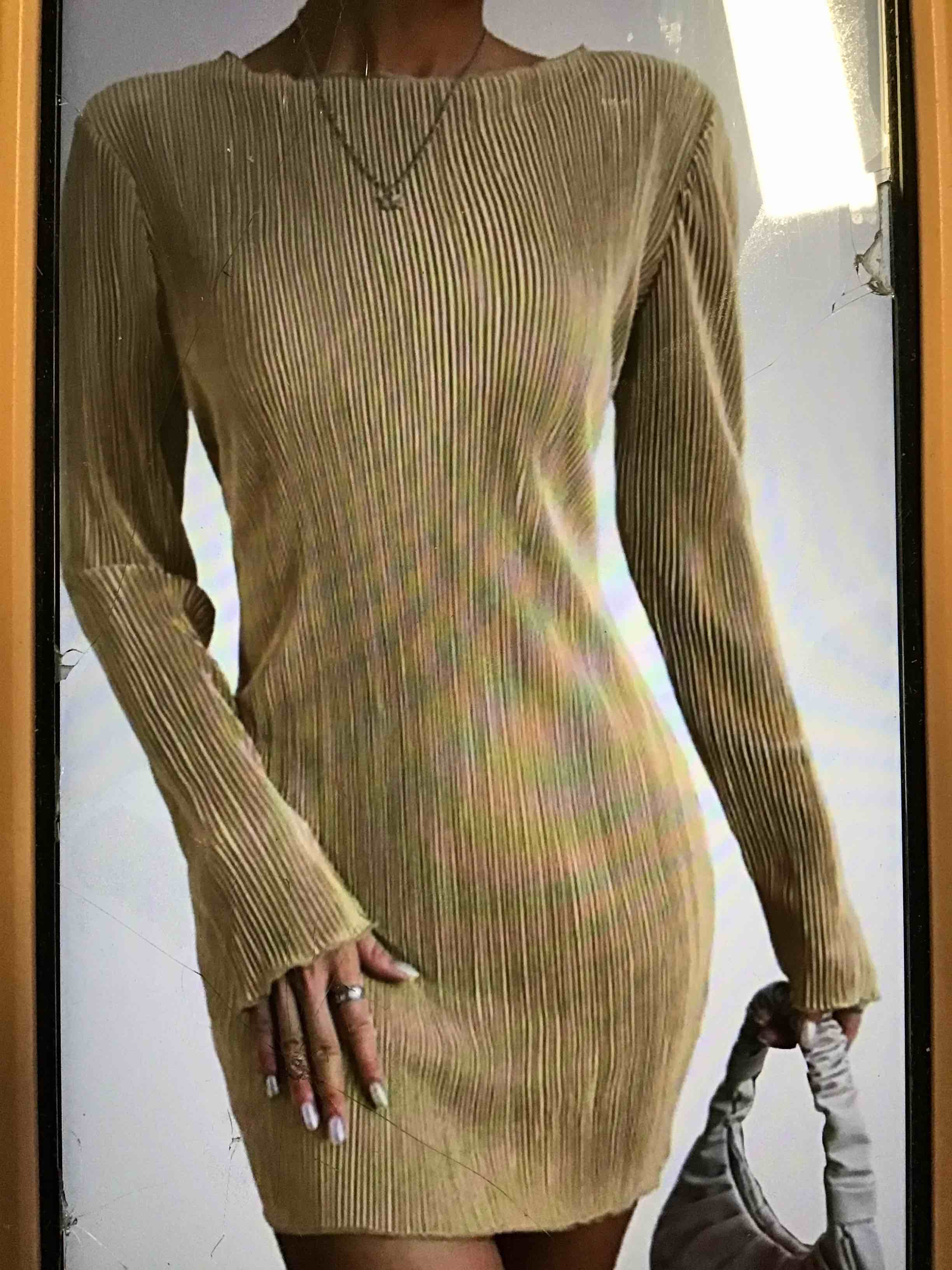 (Size L ). Women’s fitted ribbed knit mini dress with round neck and long sleeves