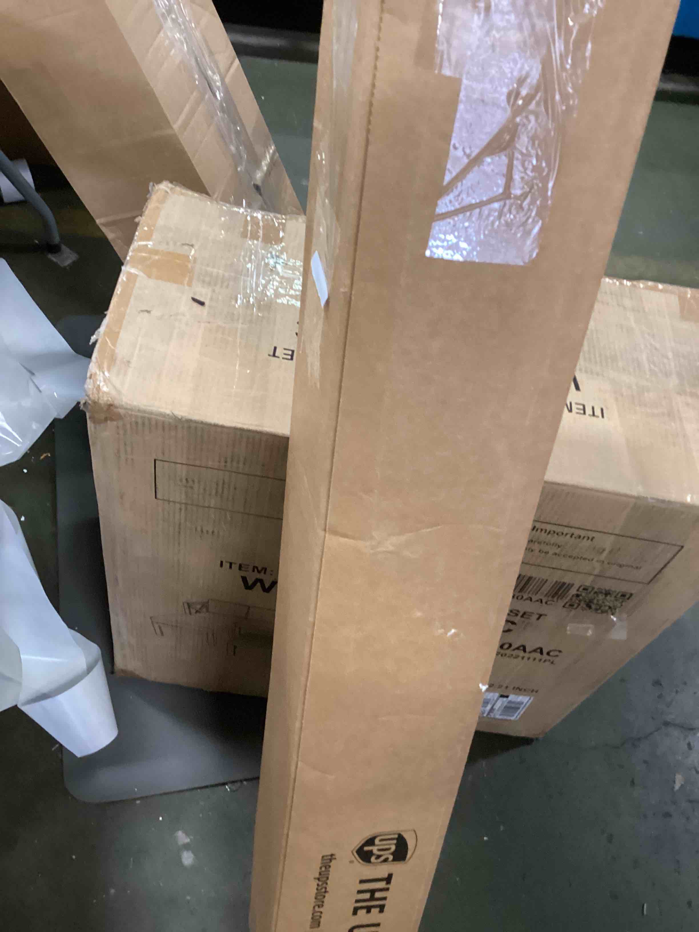 https://s3.amazonaws.com/lotting-images-prod/bidfta/YEL5776114_1707587734052.jpeg
