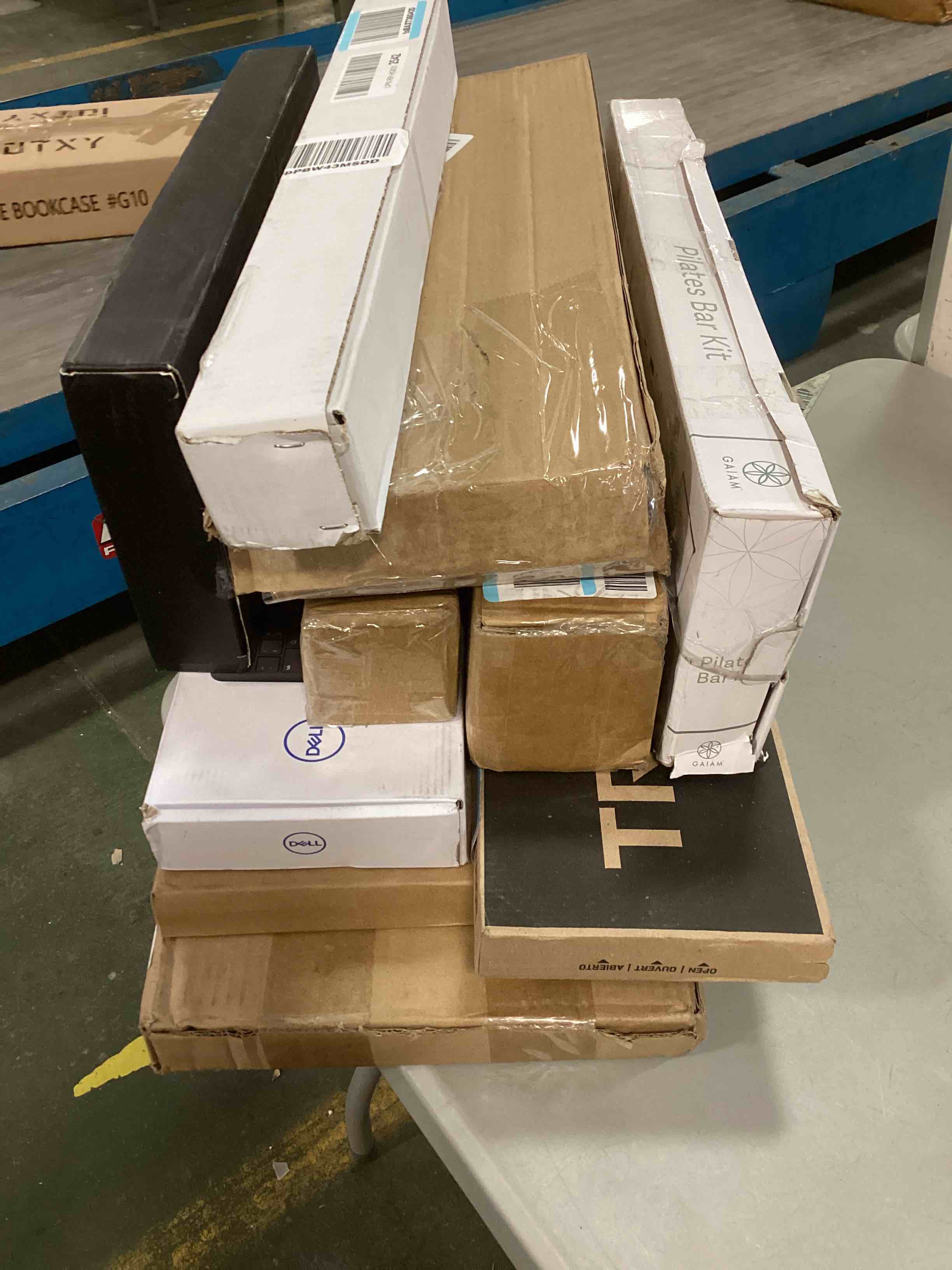 Assorted of  Products for the Maintenance or Decoration of the Home (it can include a variety of sizes and models)