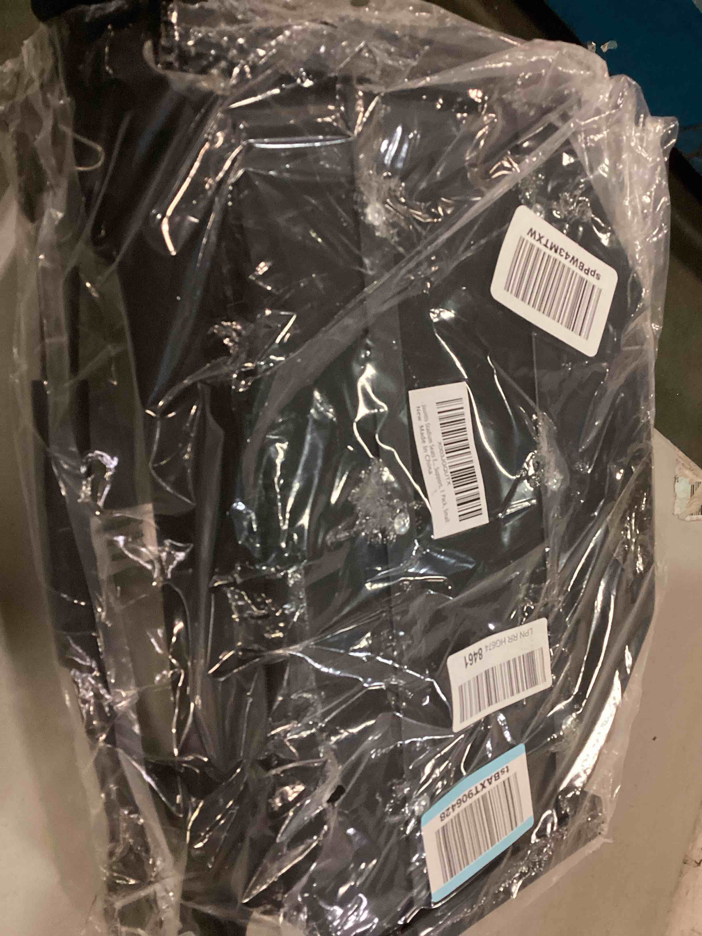 https://s3.amazonaws.com/lotting-images-prod/bidfta/YEL5776283_1708178712288.jpeg