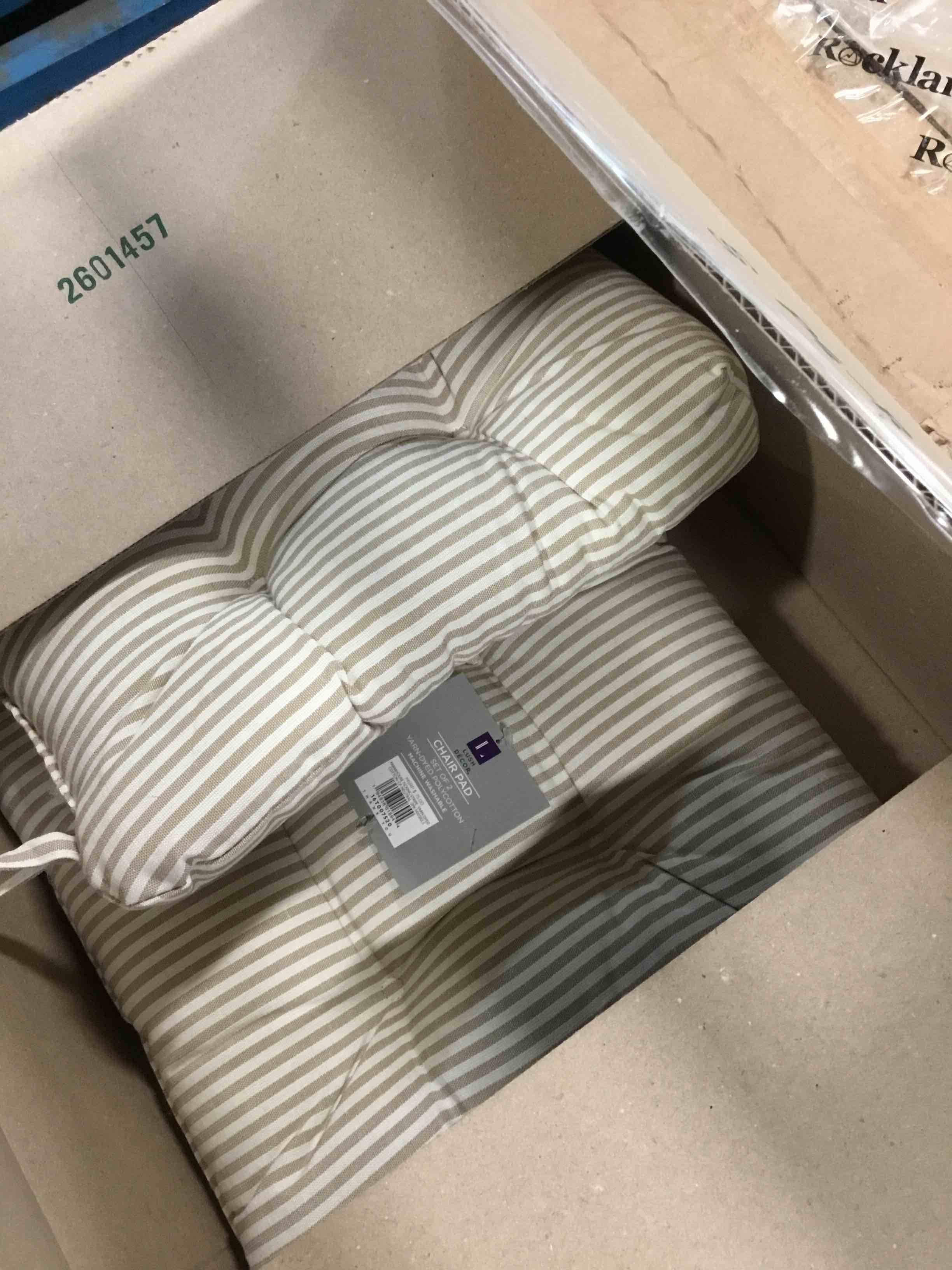 https://s3.amazonaws.com/lotting-images-prod/bidfta/YEL5777880_1706554464424.jpeg