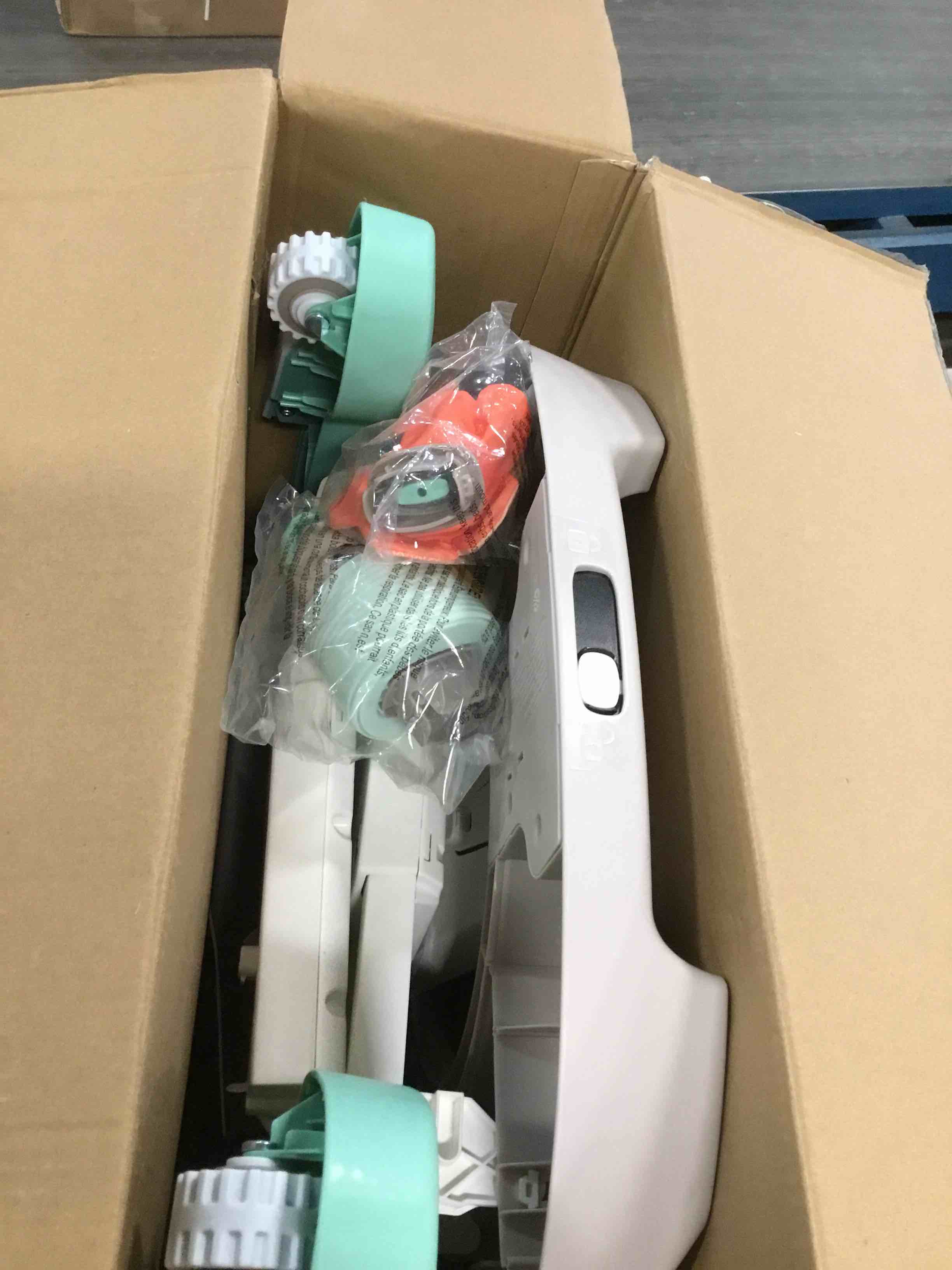 https://s3.amazonaws.com/lotting-images-prod/bidfta/YEL5777910_1706561382979.jpeg