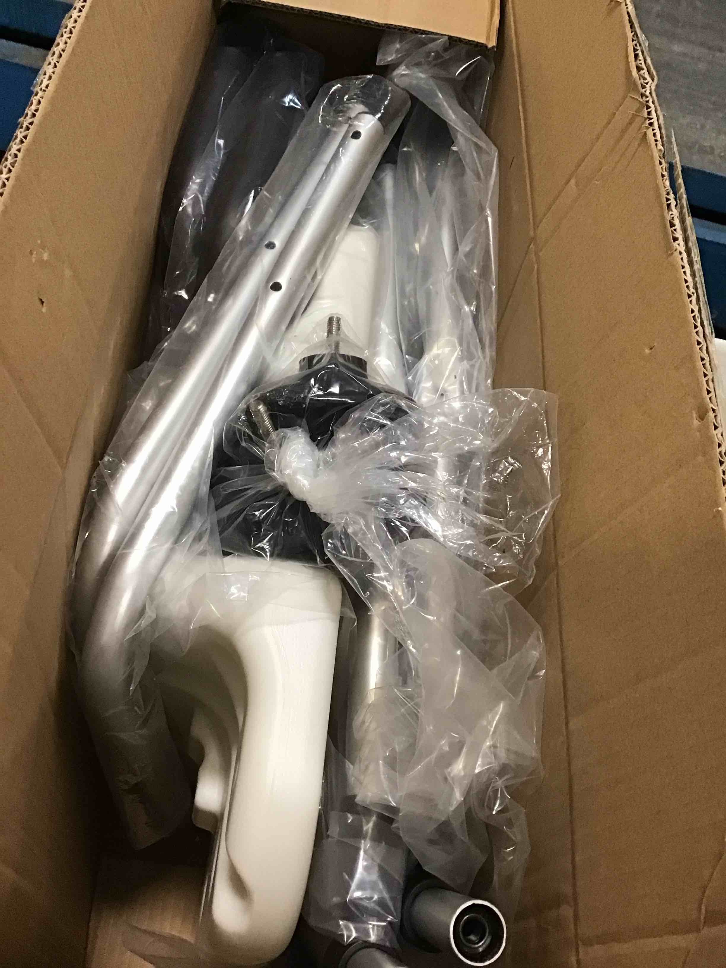 https://s3.amazonaws.com/lotting-images-prod/bidfta/YEL5778268_1706701158121.jpeg