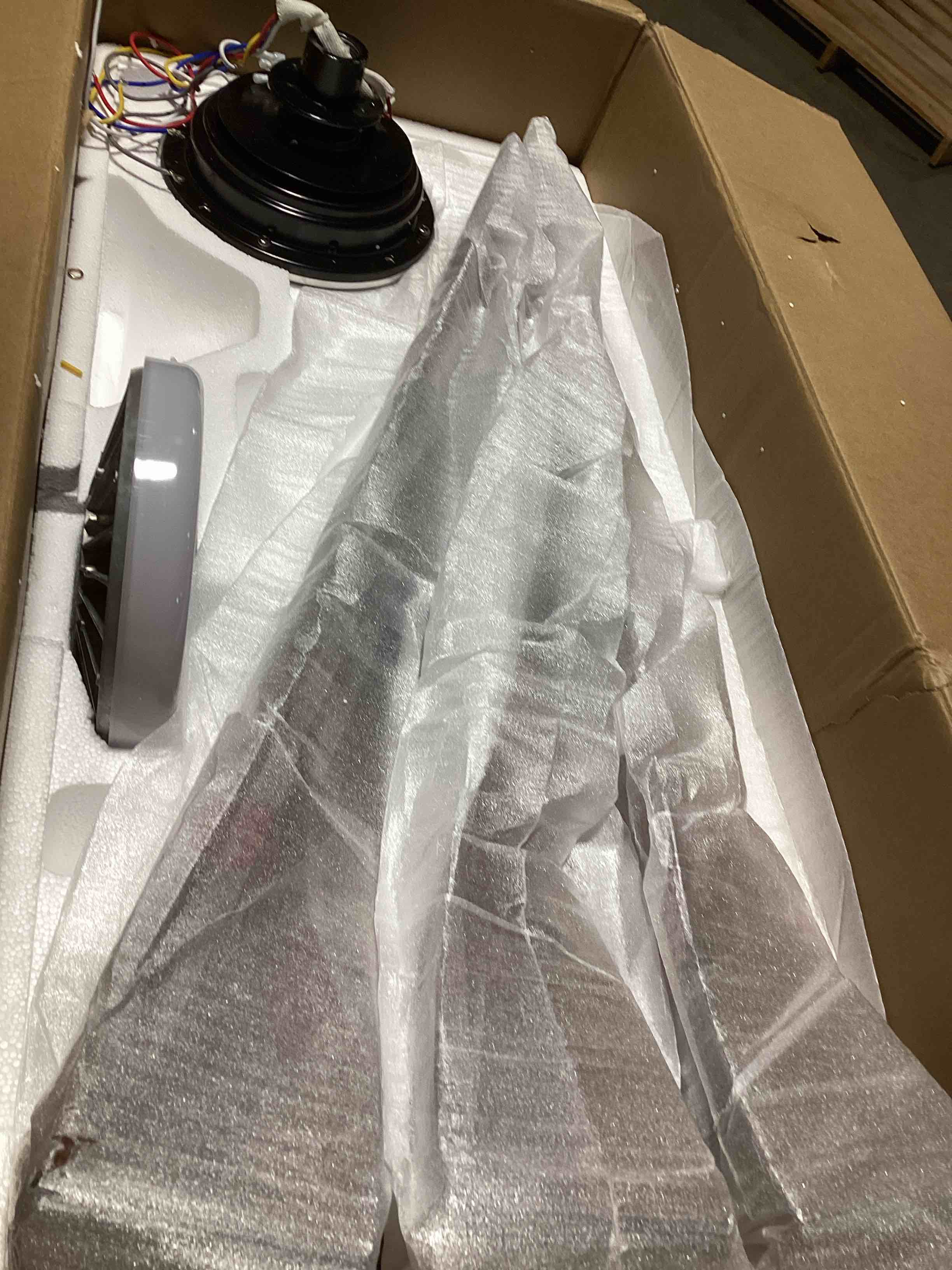 https://s3.amazonaws.com/lotting-images-prod/bidfta/YEL5780299_1707233728466.jpeg