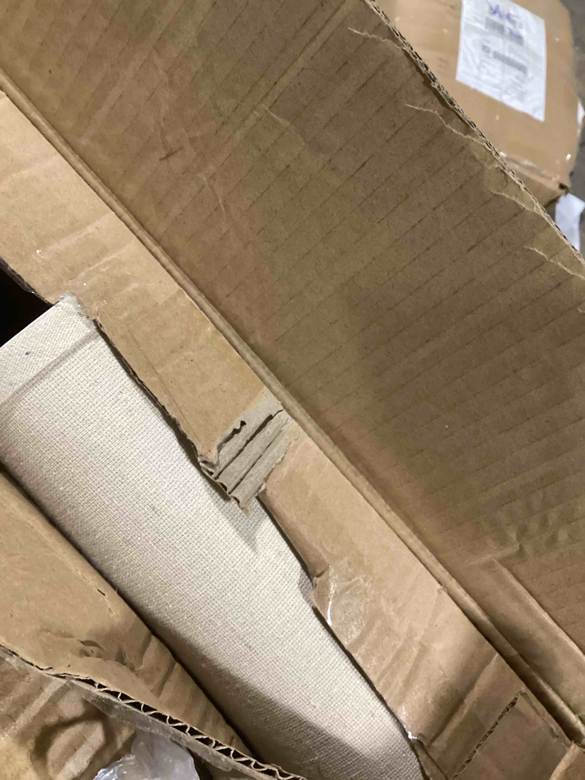 https://s3.amazonaws.com/lotting-images-prod/bidfta/YEL5781327_1708462360200.jpeg