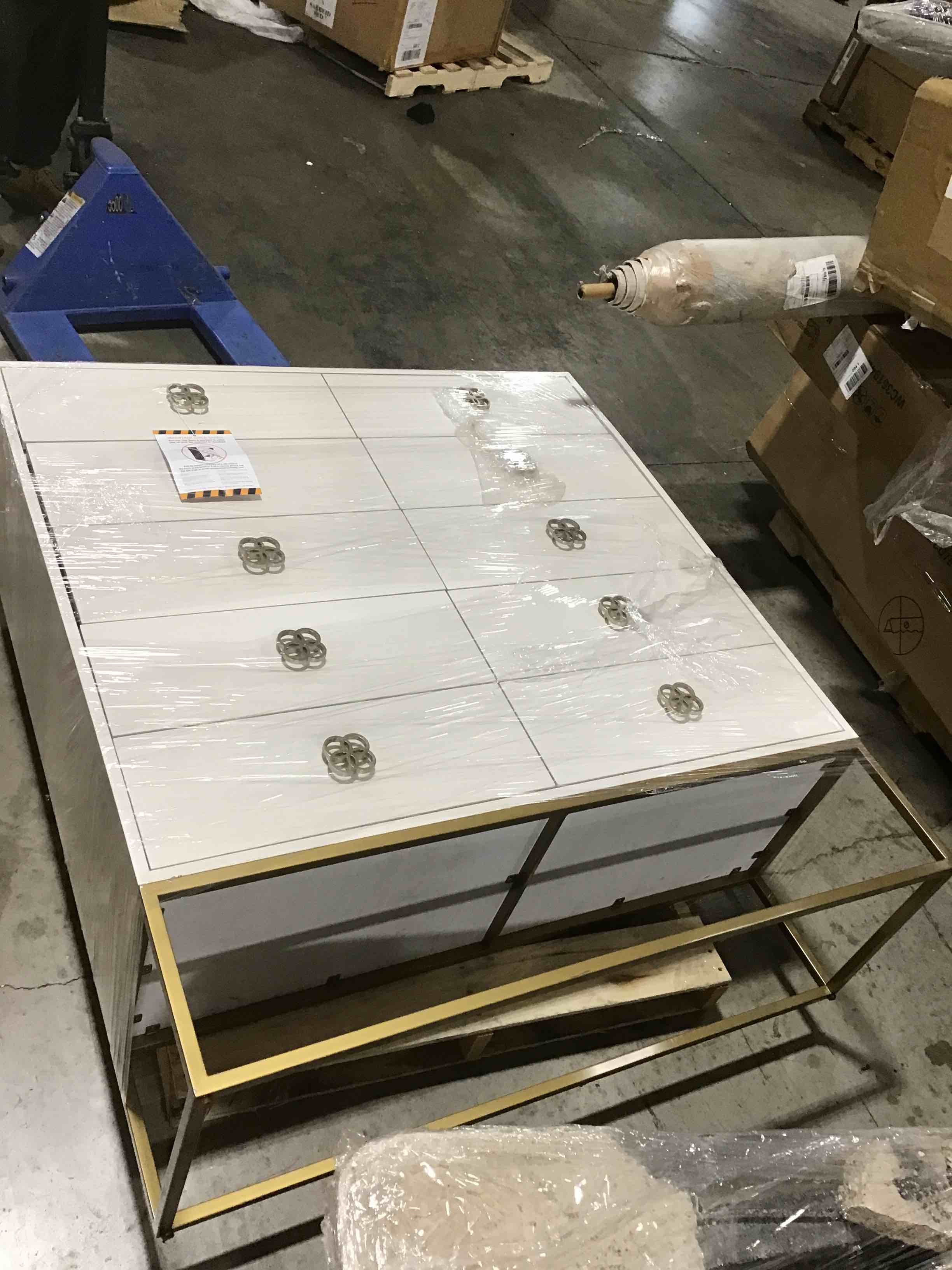 https://s3.amazonaws.com/lotting-images-prod/bidfta/YEL5791914_1710421407315.jpeg
