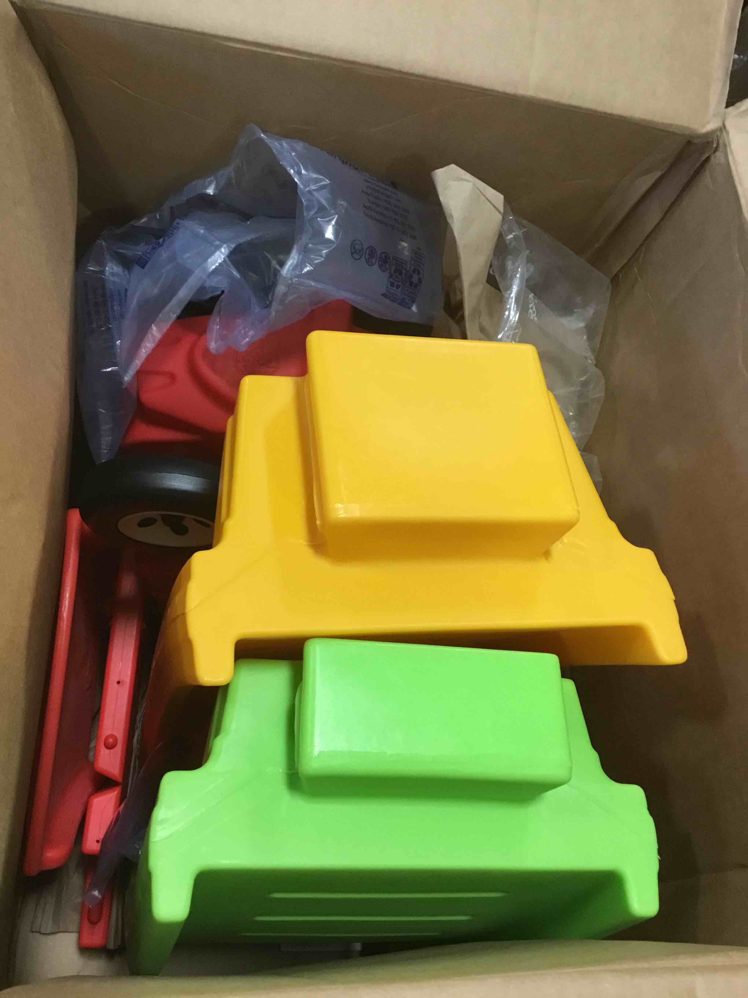 https://s3.amazonaws.com/lotting-images-prod/bidfta/YEL5796664_1705756693548.jpeg