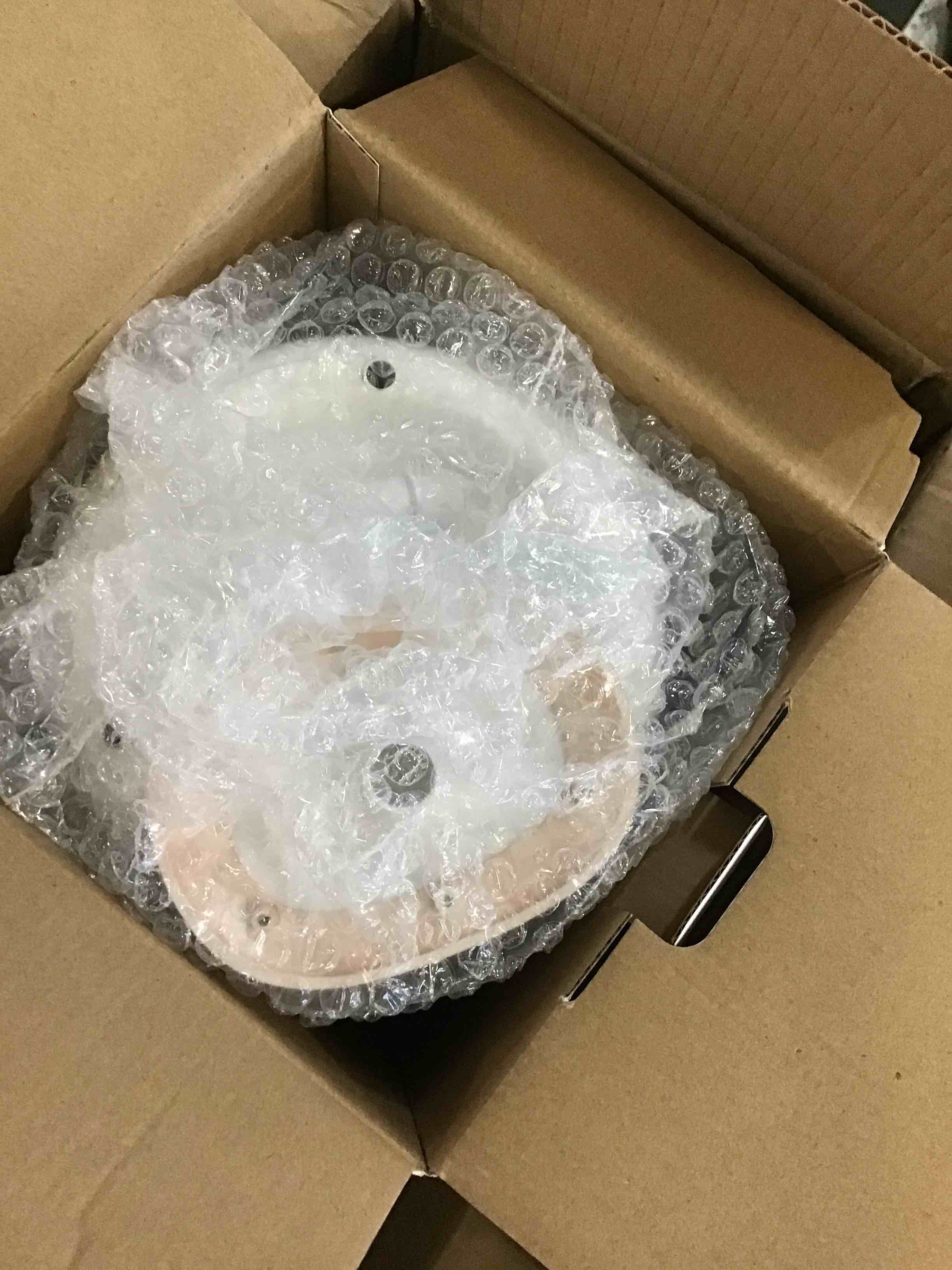 https://s3.amazonaws.com/lotting-images-prod/bidfta/YEL5797708_1707162837560.jpeg