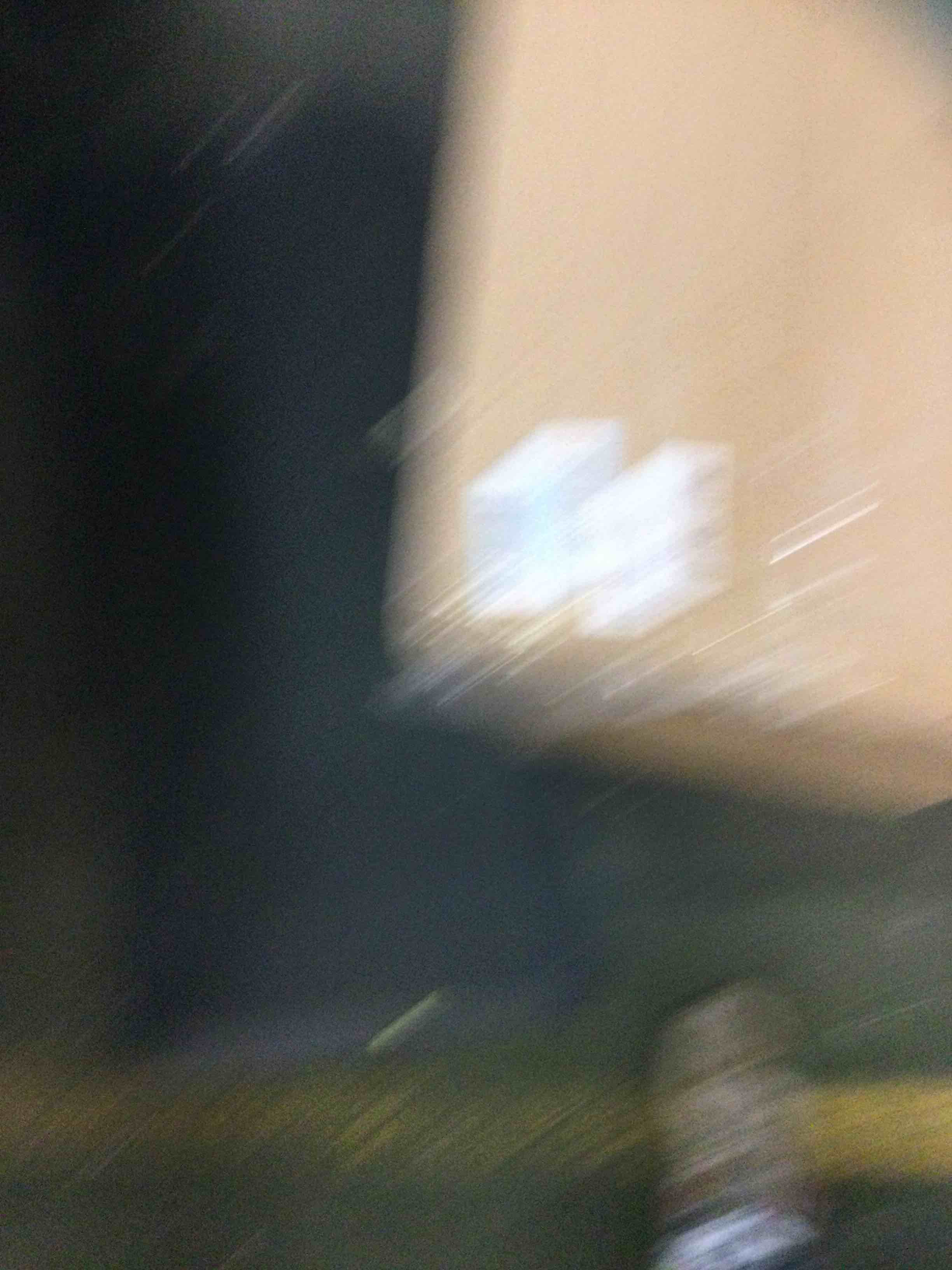 https://s3.amazonaws.com/lotting-images-prod/bidfta/YEL5797802_1707237884564.jpeg