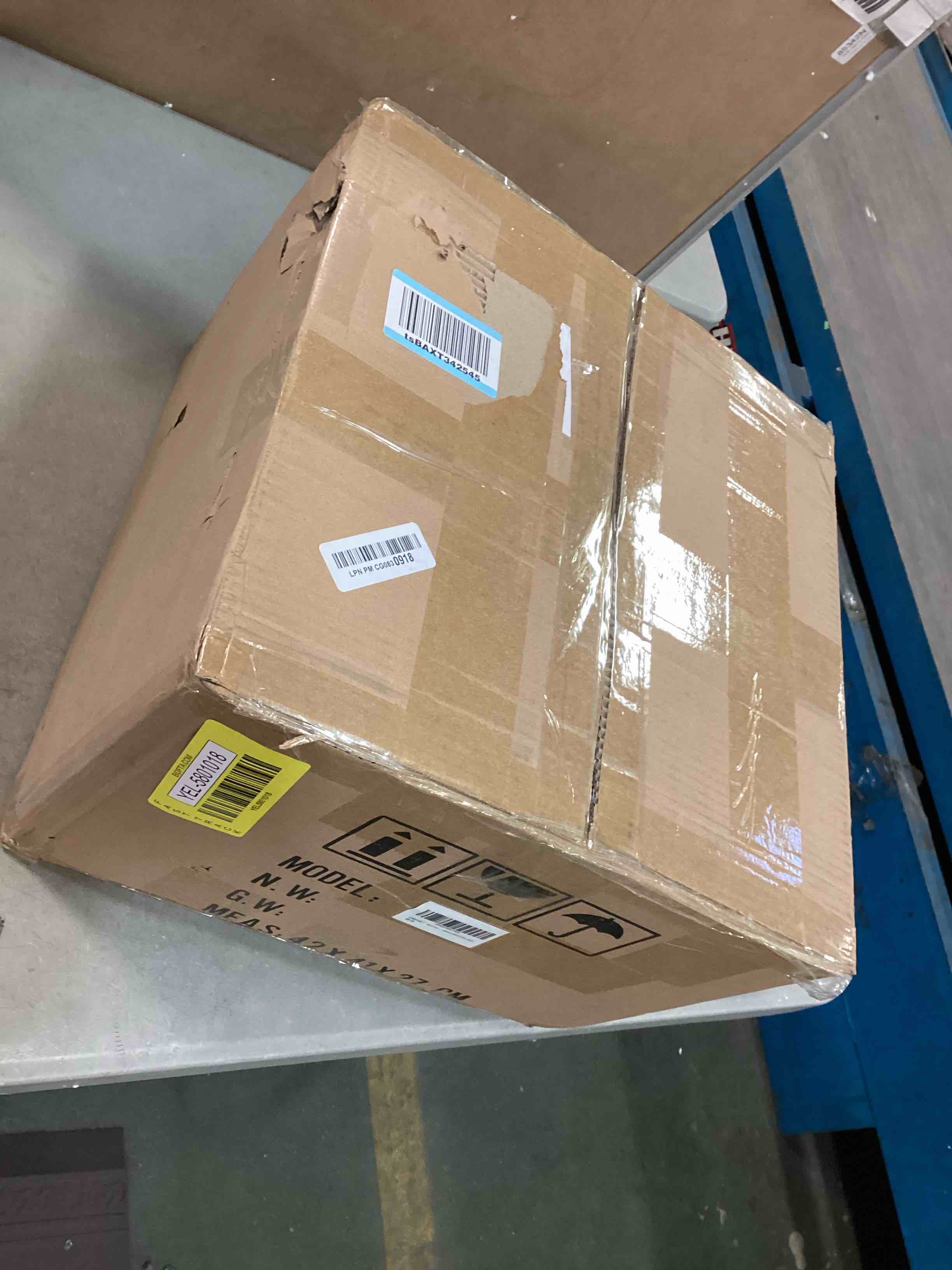 https://s3.amazonaws.com/lotting-images-prod/bidfta/YEL5801018_1705844598060.jpeg
