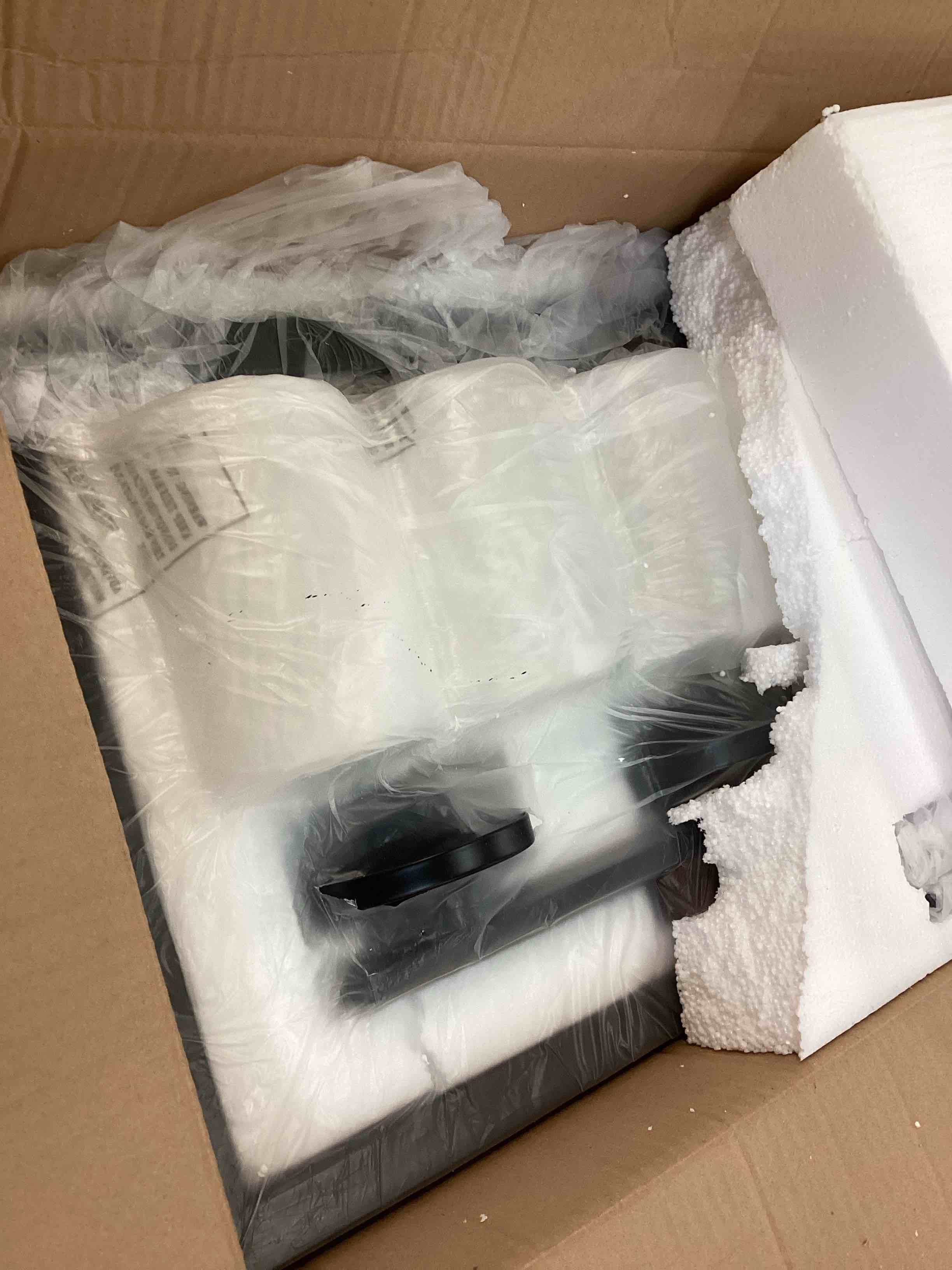 https://s3.amazonaws.com/lotting-images-prod/bidfta/YEL5801061_1705851108665.jpeg