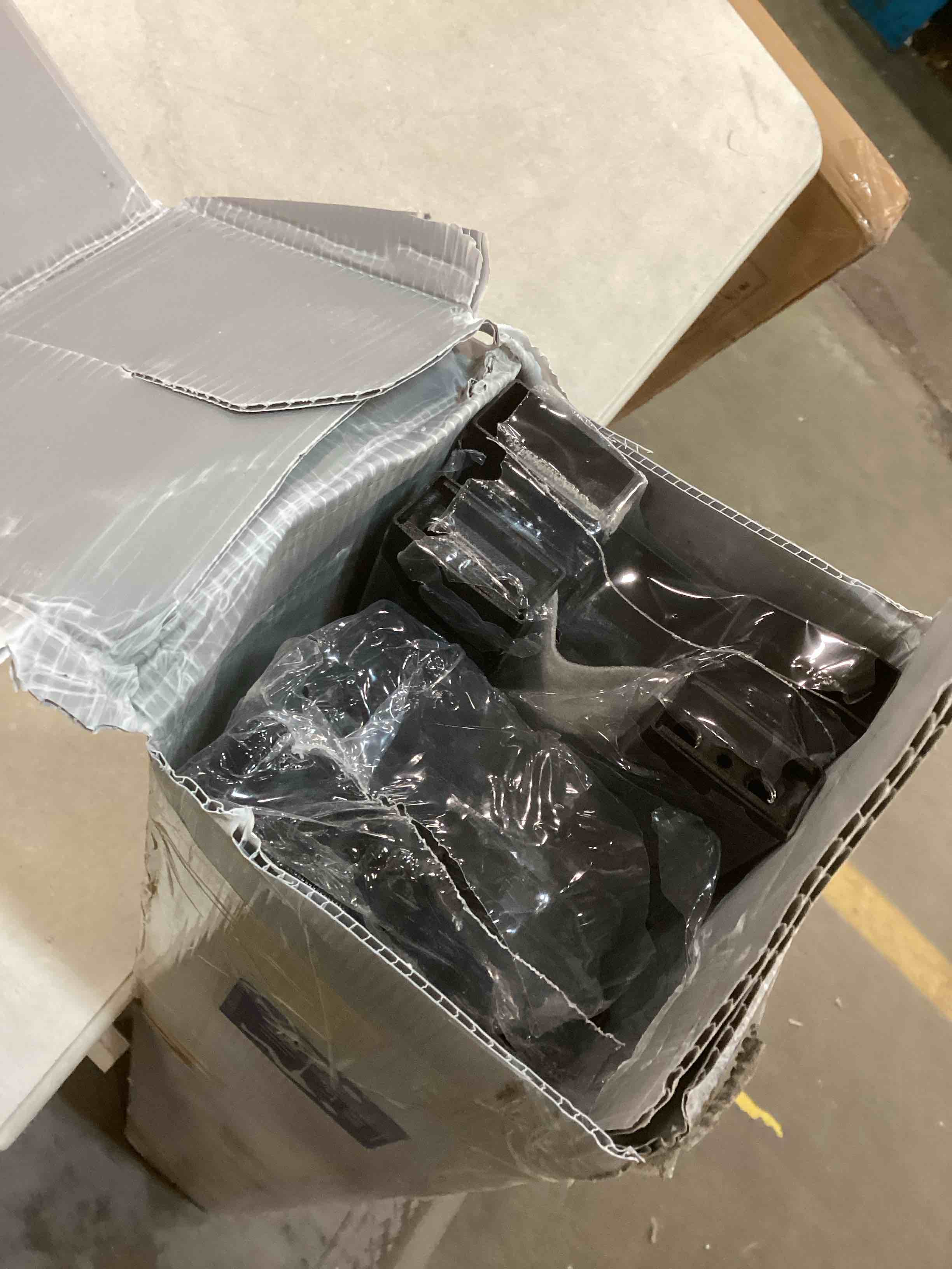 https://s3.amazonaws.com/lotting-images-prod/bidfta/YEL5801513_1706034067252.jpeg